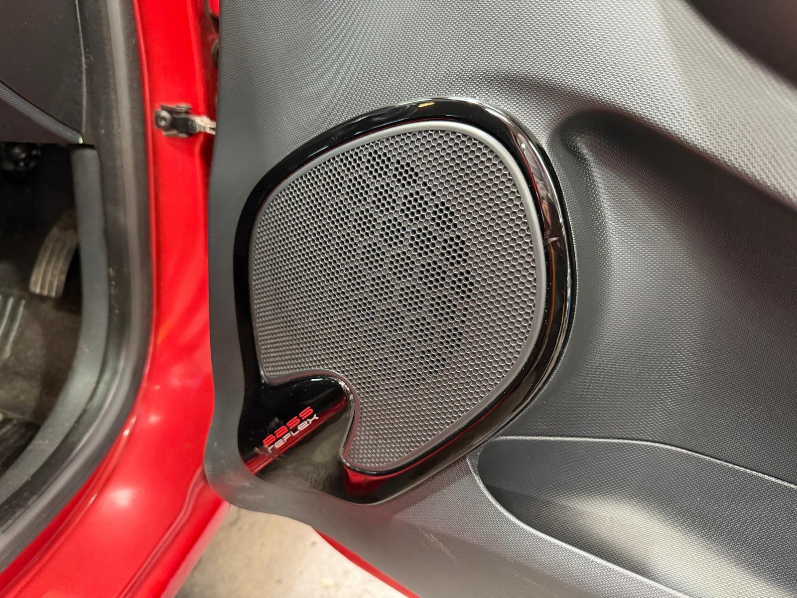 Renault Clio - Image 18