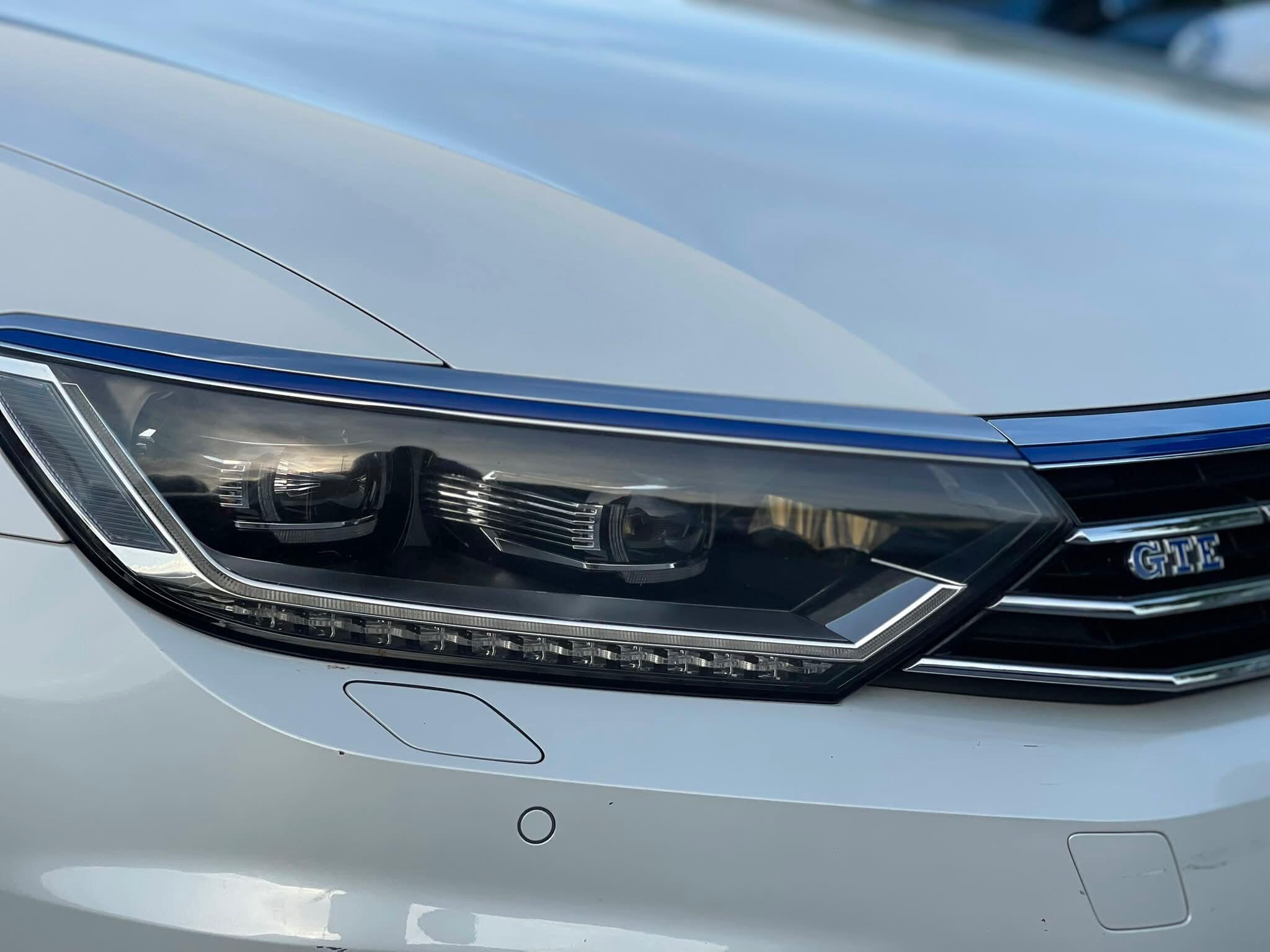 Volkswagen Passat - Image 9
