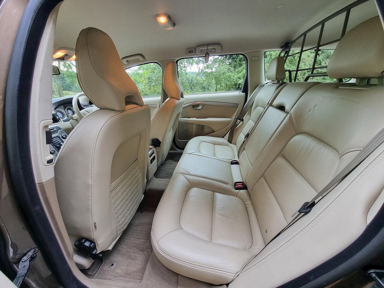 Volvo XC70 - Image 16
