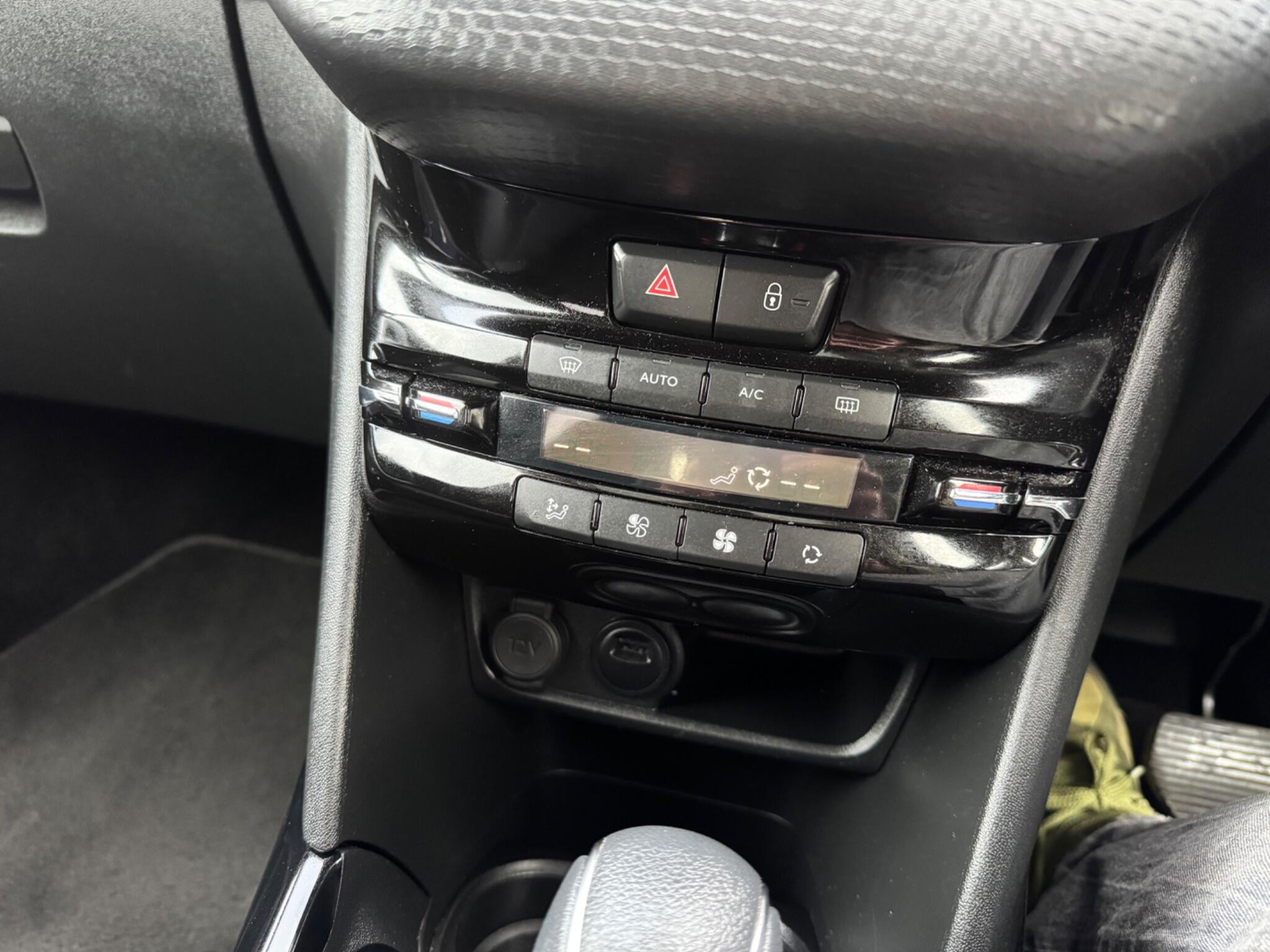 Peugeot 2008 - Image 54