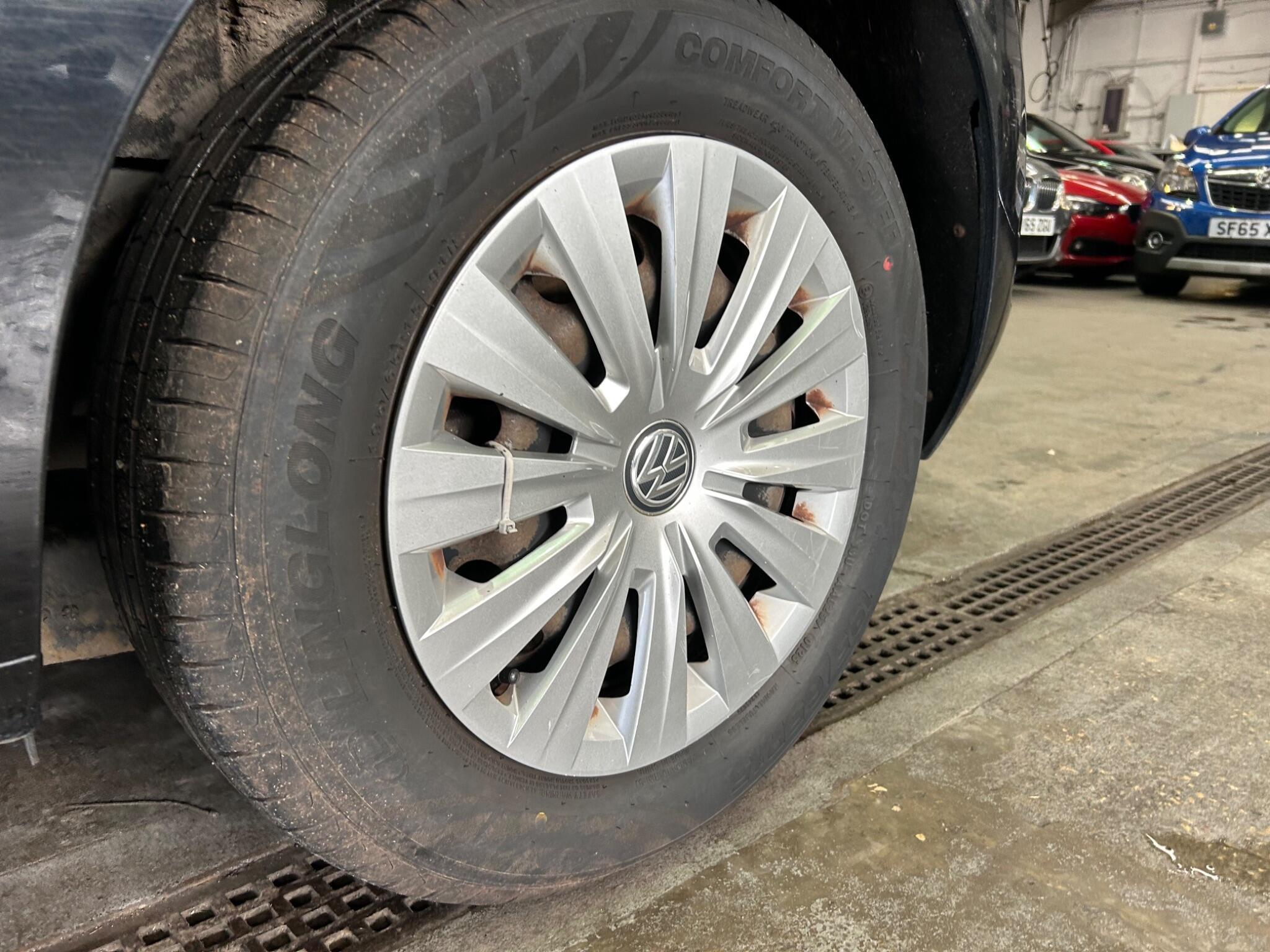 Volkswagen Golf - Image 25