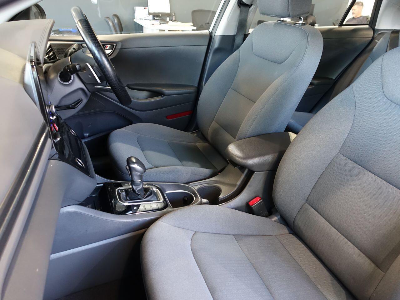 Hyundai Ioniq - Image 12