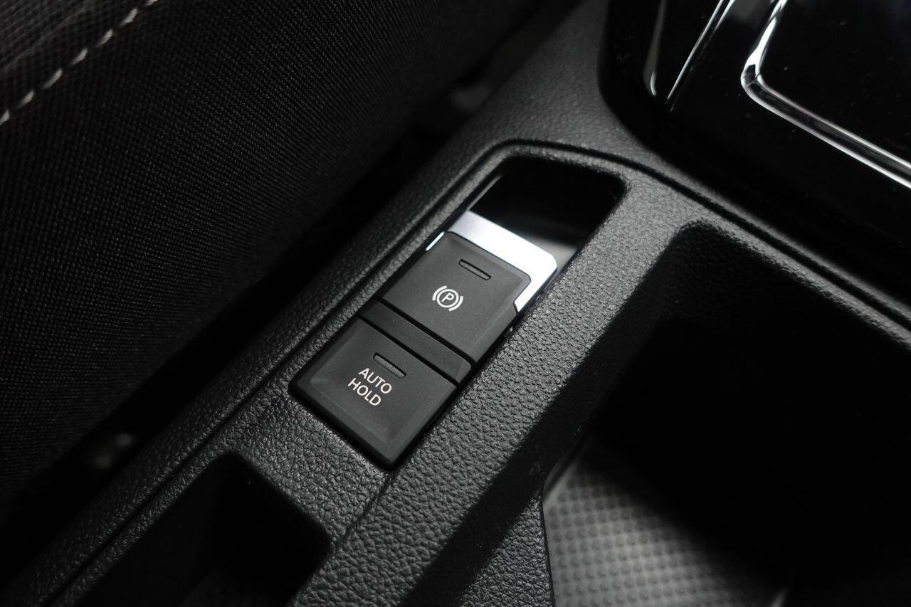 Volkswagen T-Roc - Image 40