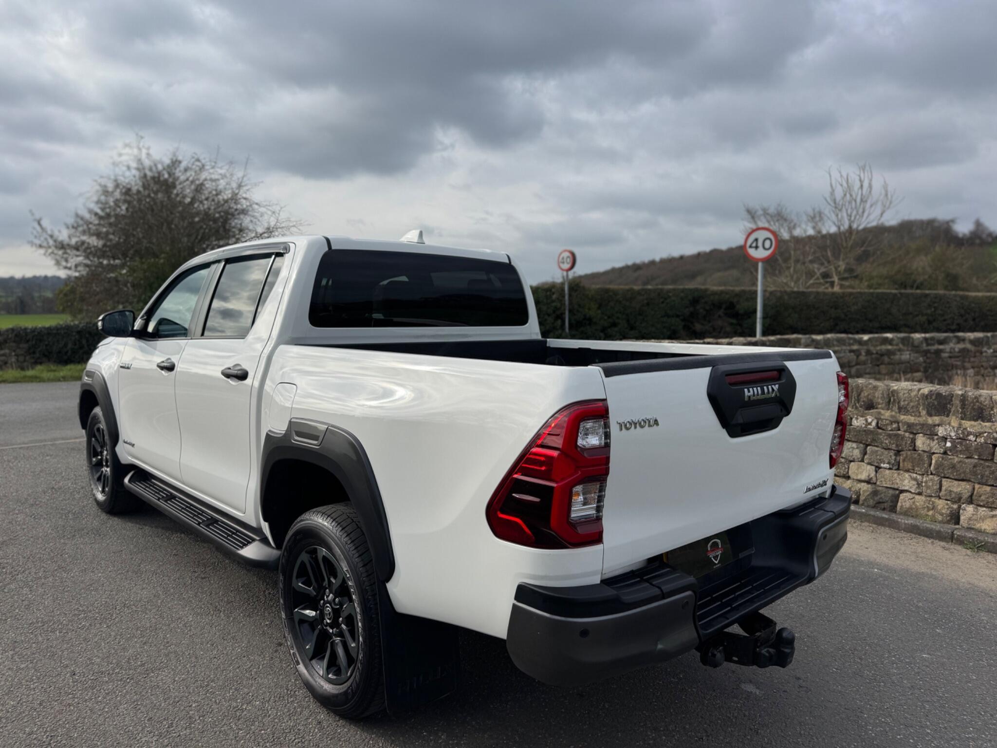 Toyota Hilux - Image 10