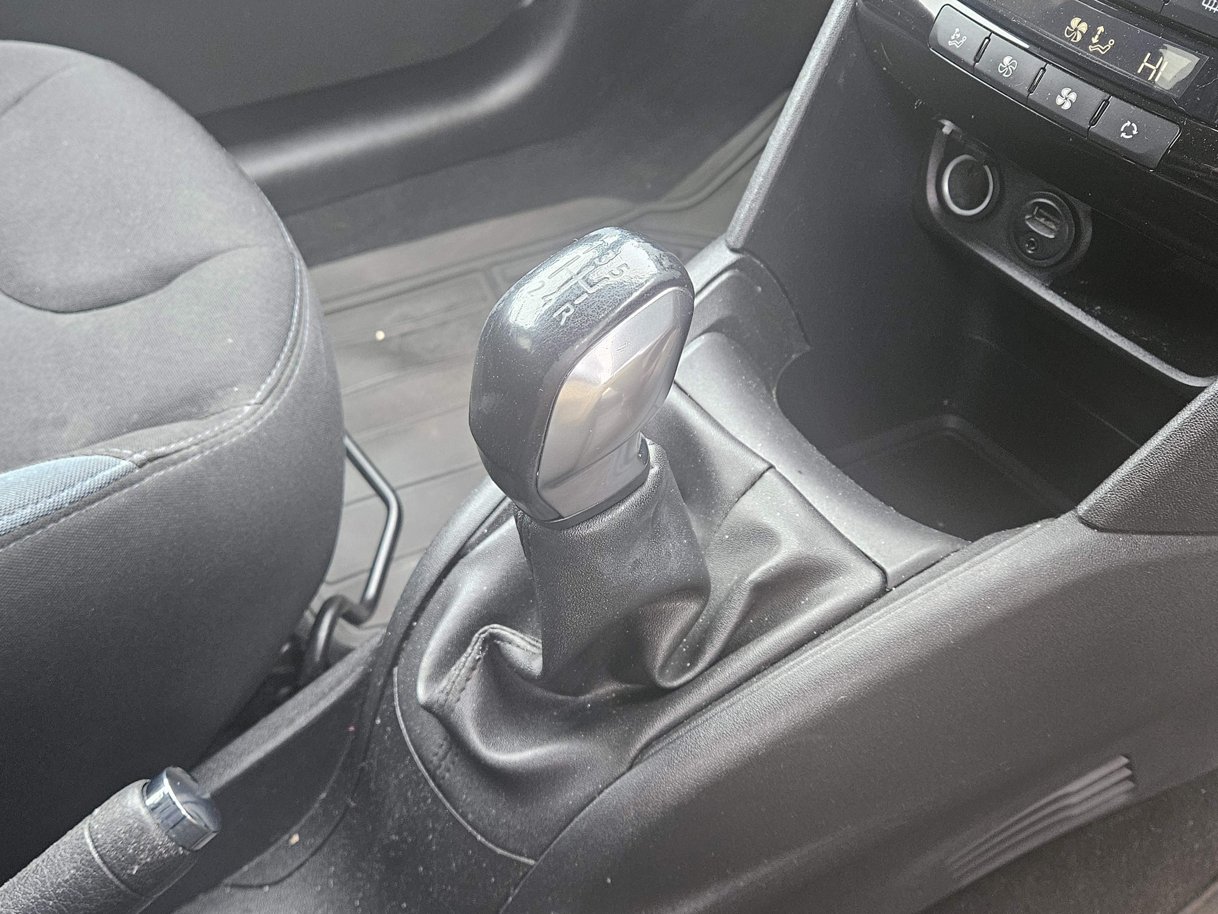 Peugeot 208 - Image 35