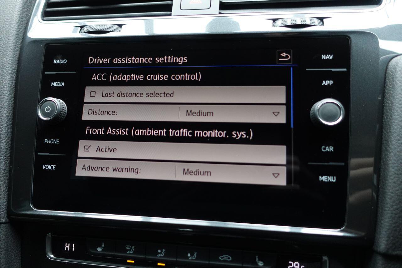 Volkswagen Golf - Image 44