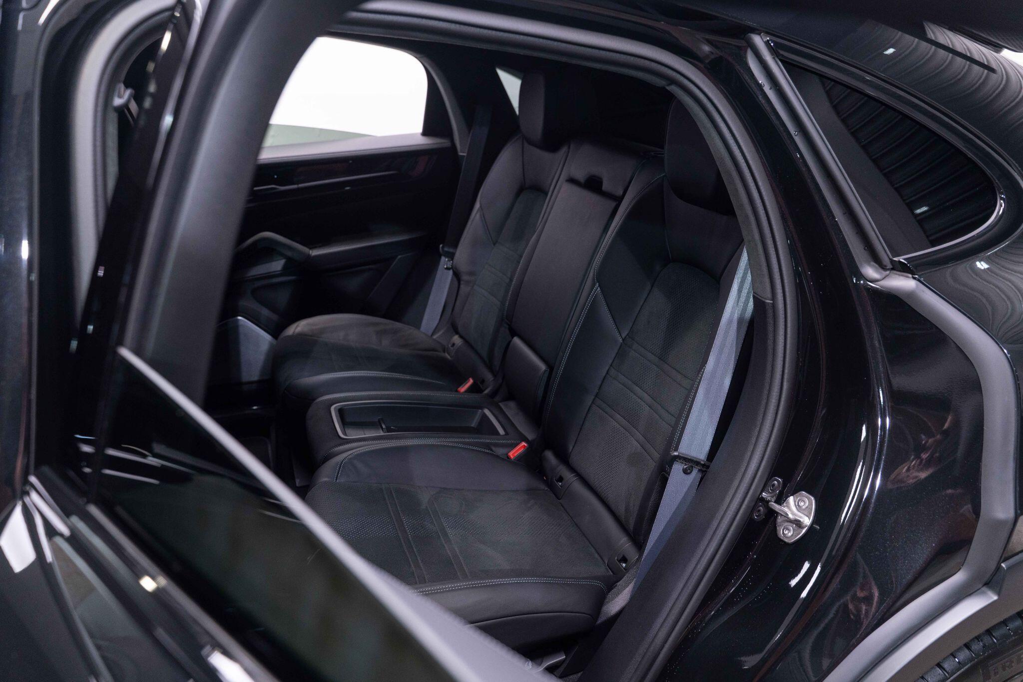 Porsche Cayenne - Image 18