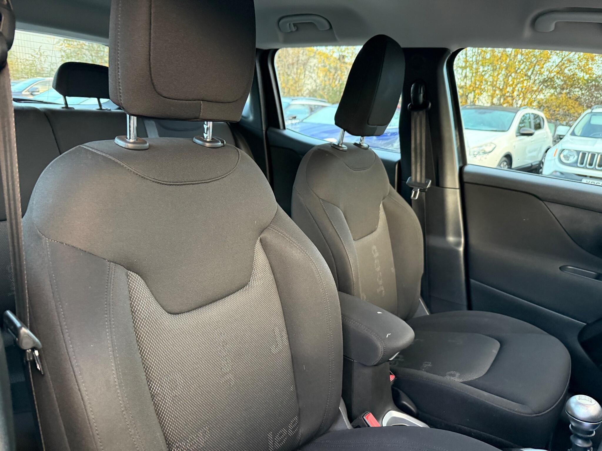 Jeep Renegade - Image 24