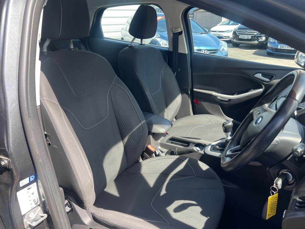 Ford Focus - Image 15