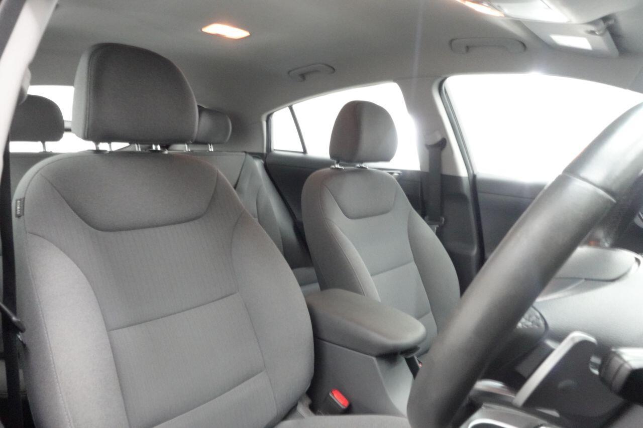 Hyundai Ioniq - Image 2