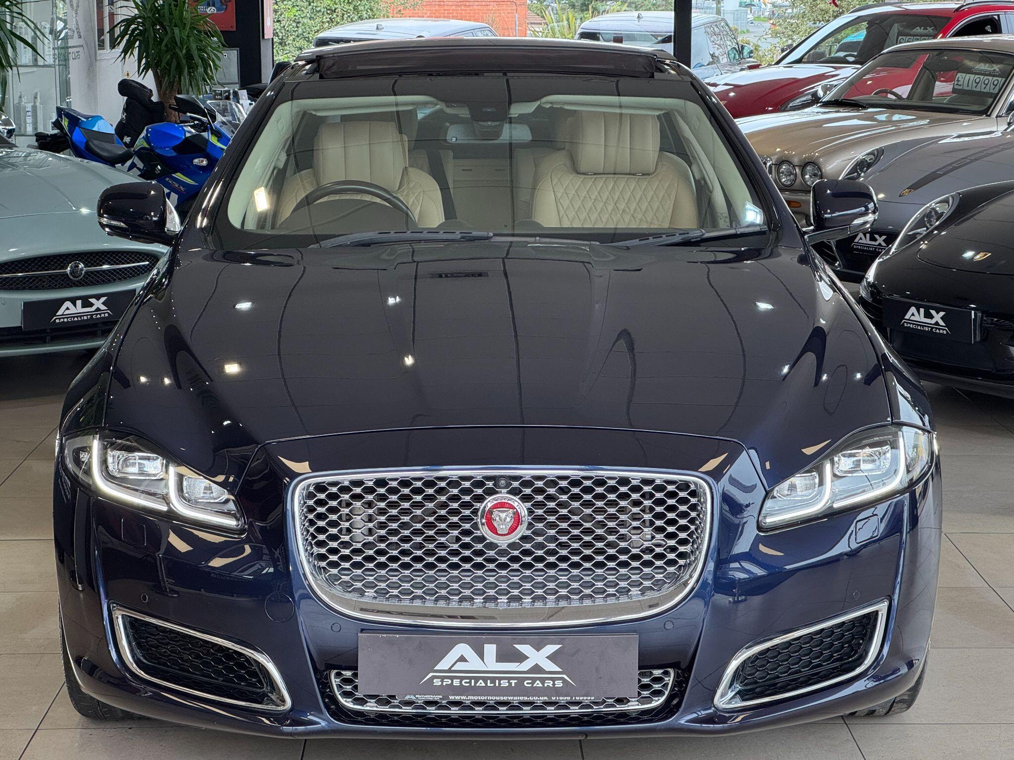 Jaguar XJ - Image 10