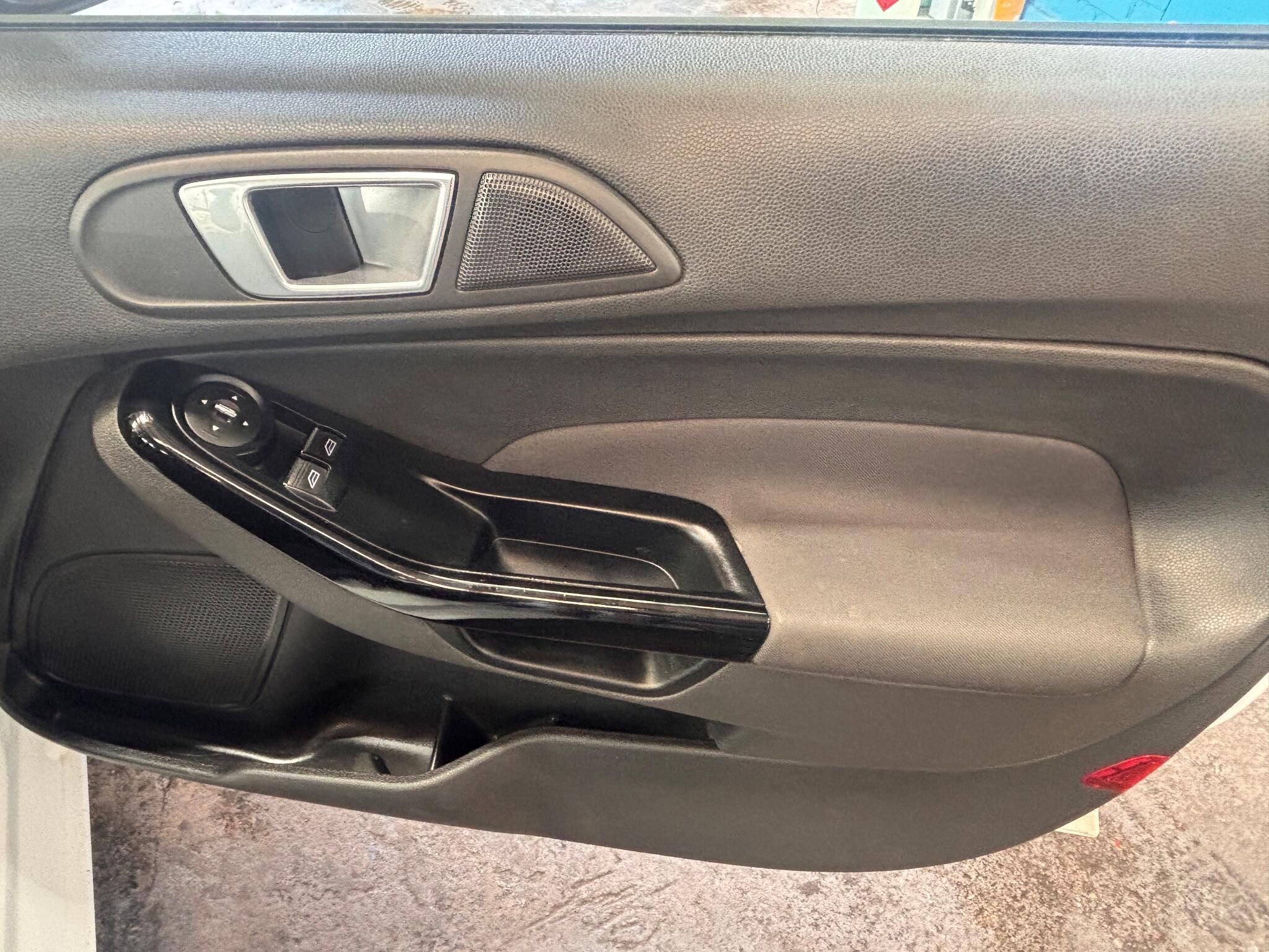 Ford Fiesta - Image 12