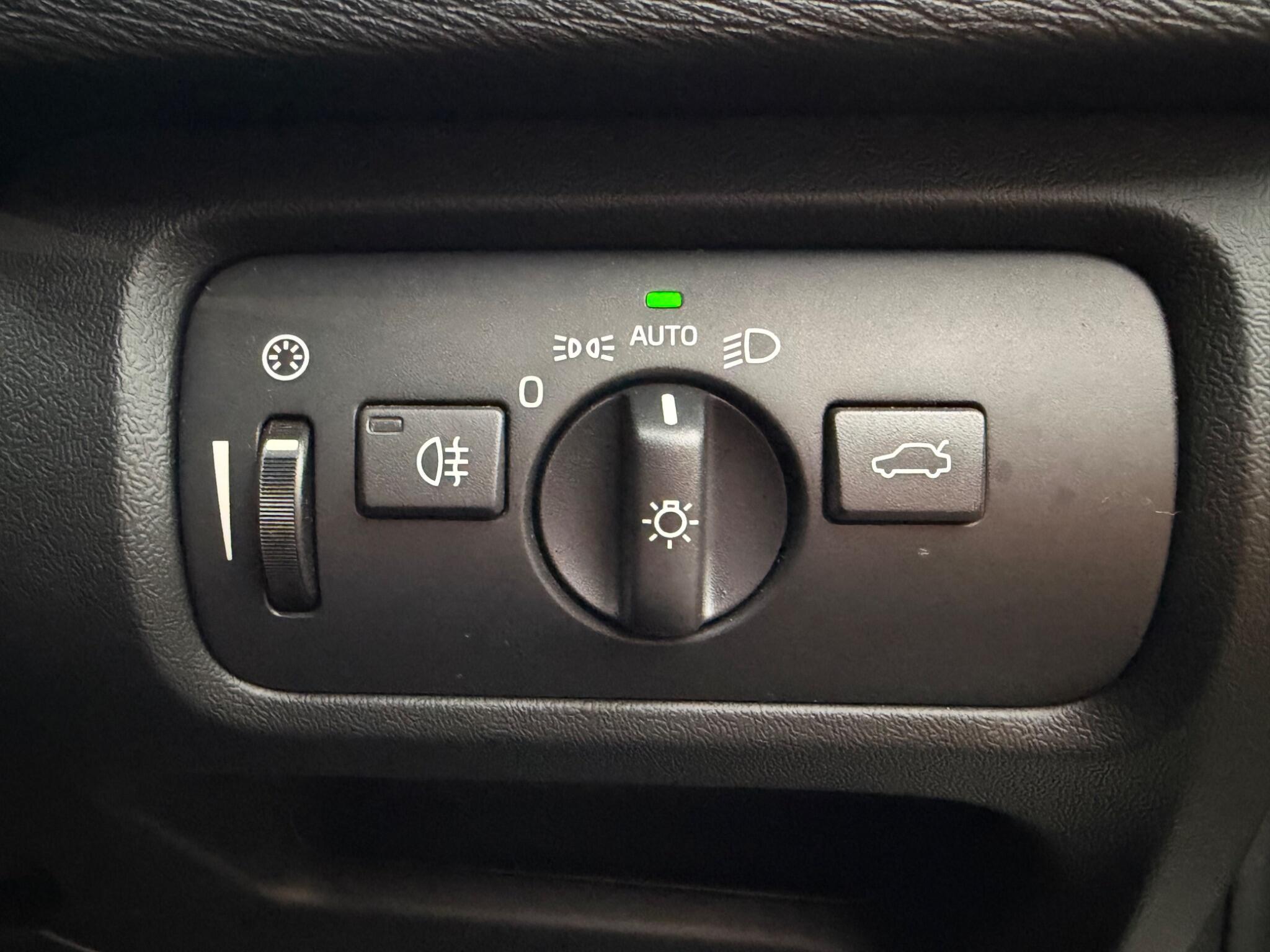 Volvo V40 - Image 16