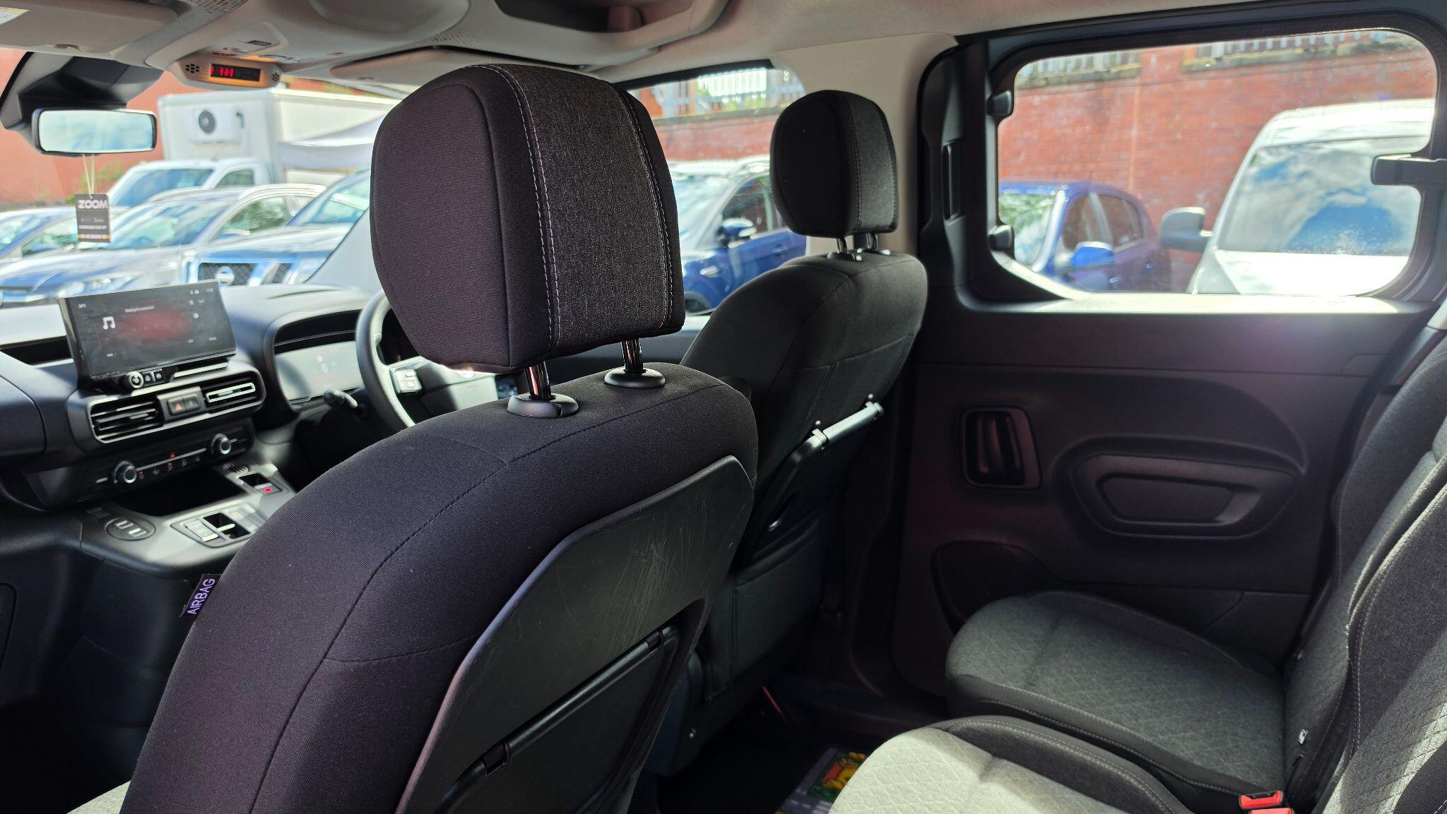 Vauxhall Combo Life Electric - Image 17