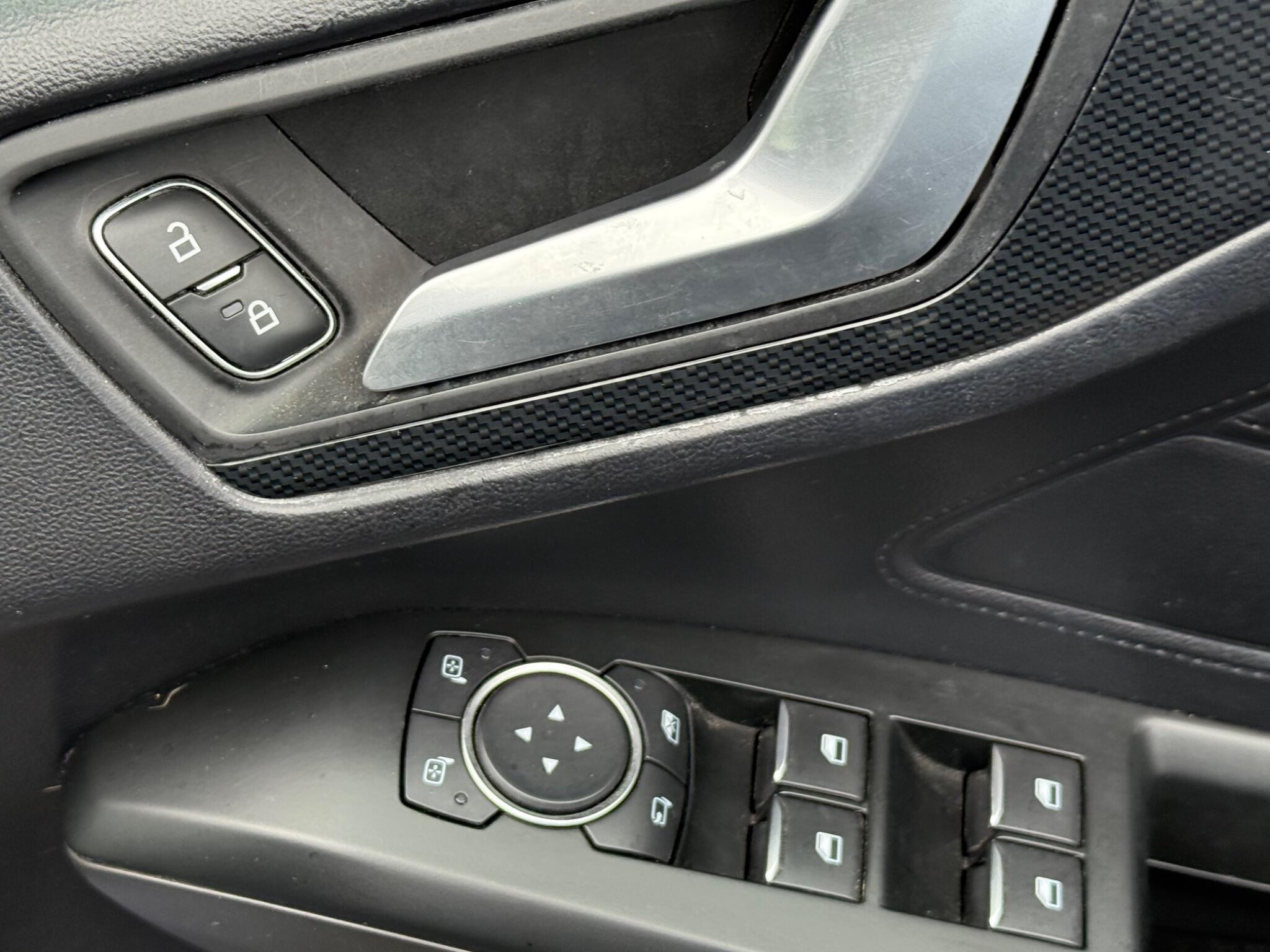 Ford Focus - Image 27