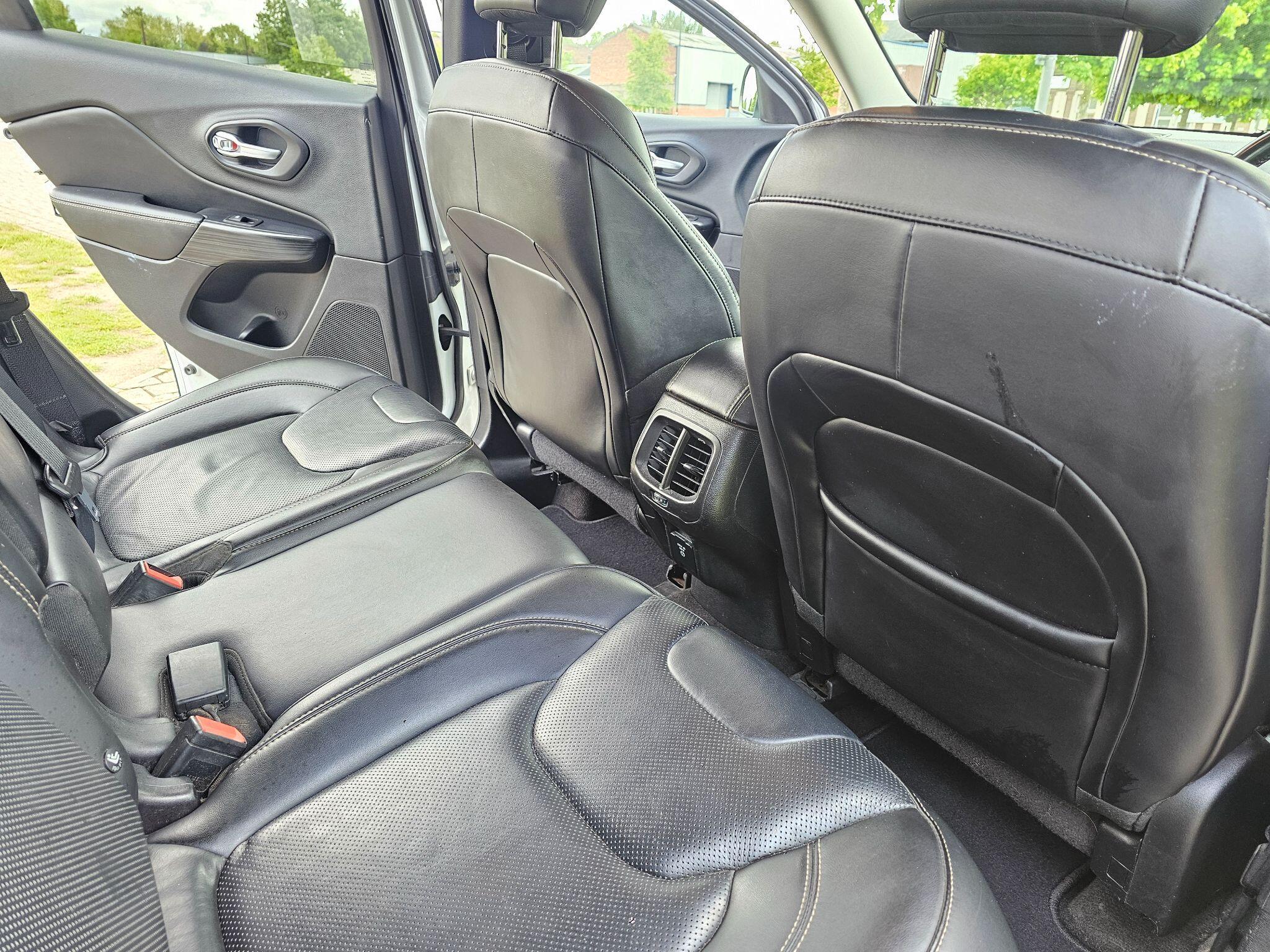 Jeep Cherokee - Image 33
