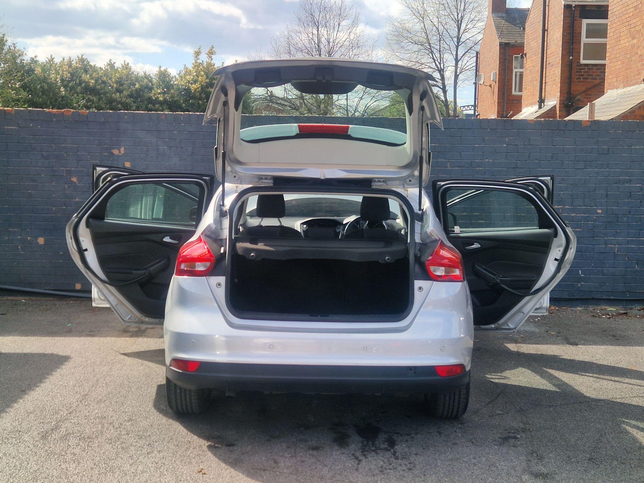 Ford Focus - Image 16