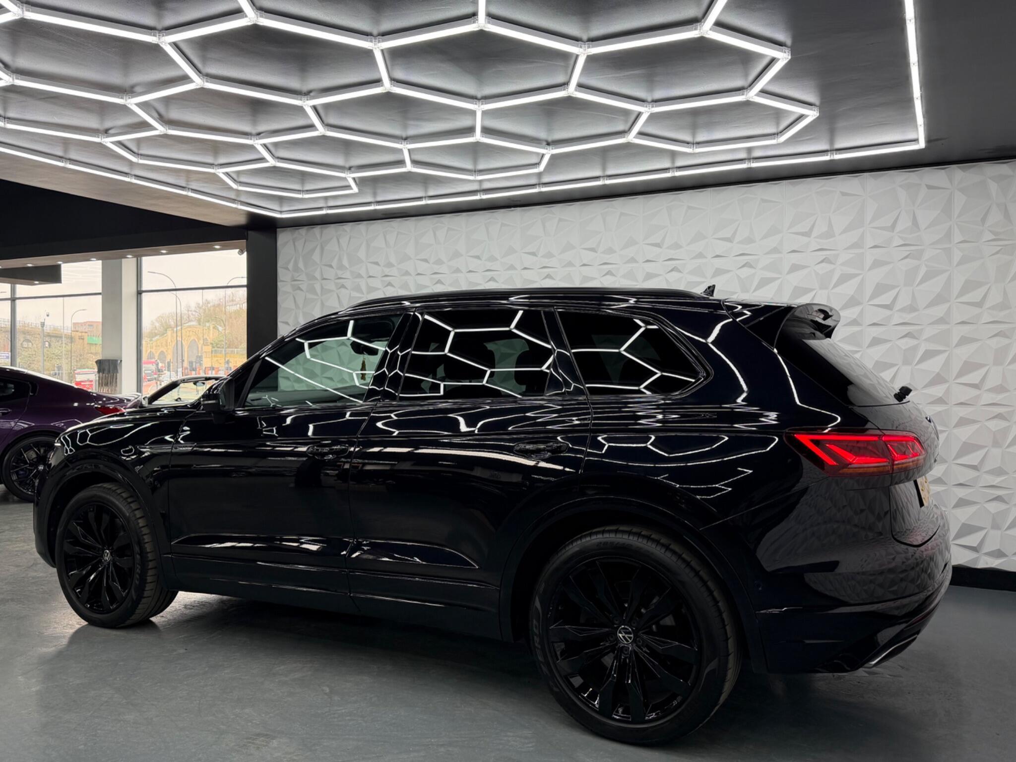 Volkswagen Touareg - Image 7