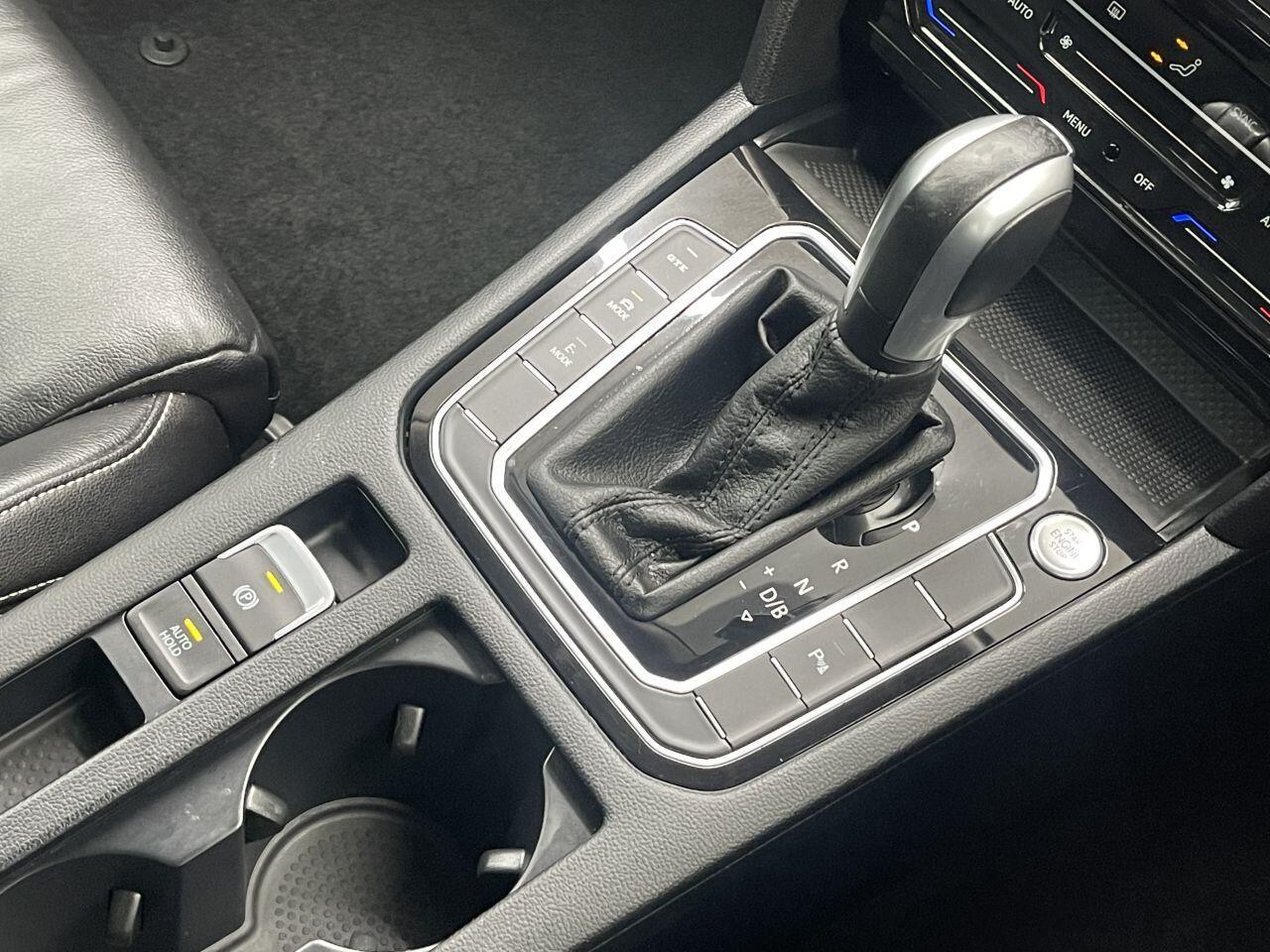 Volkswagen Passat - Image 38