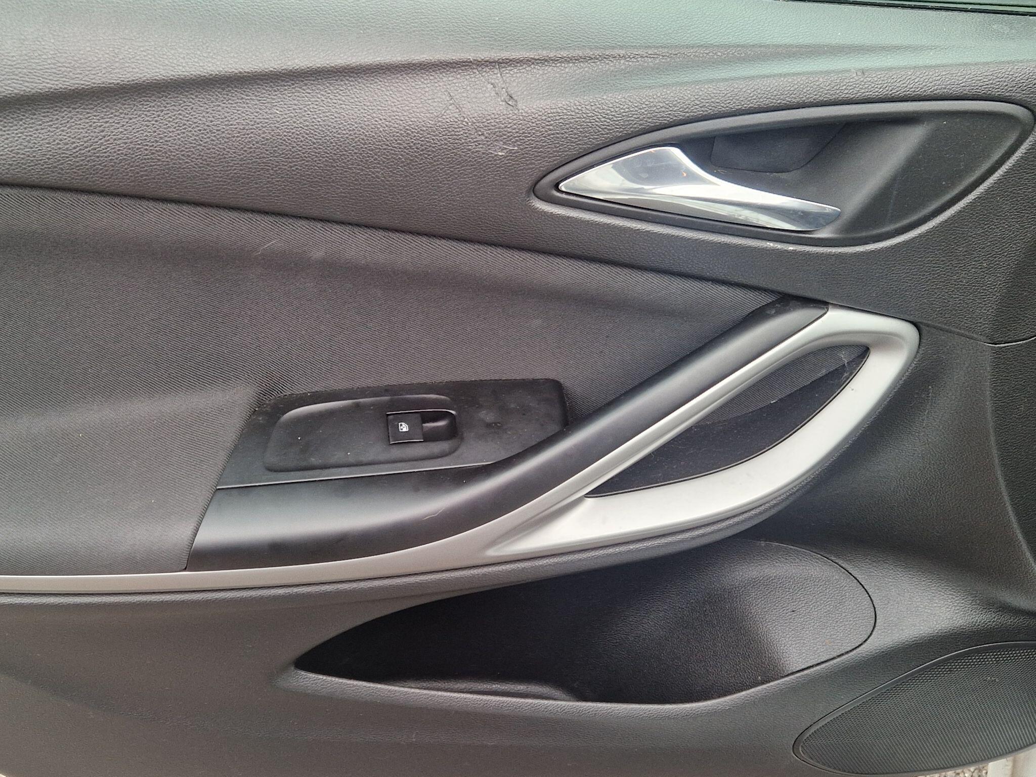 Vauxhall Astra - Image 40