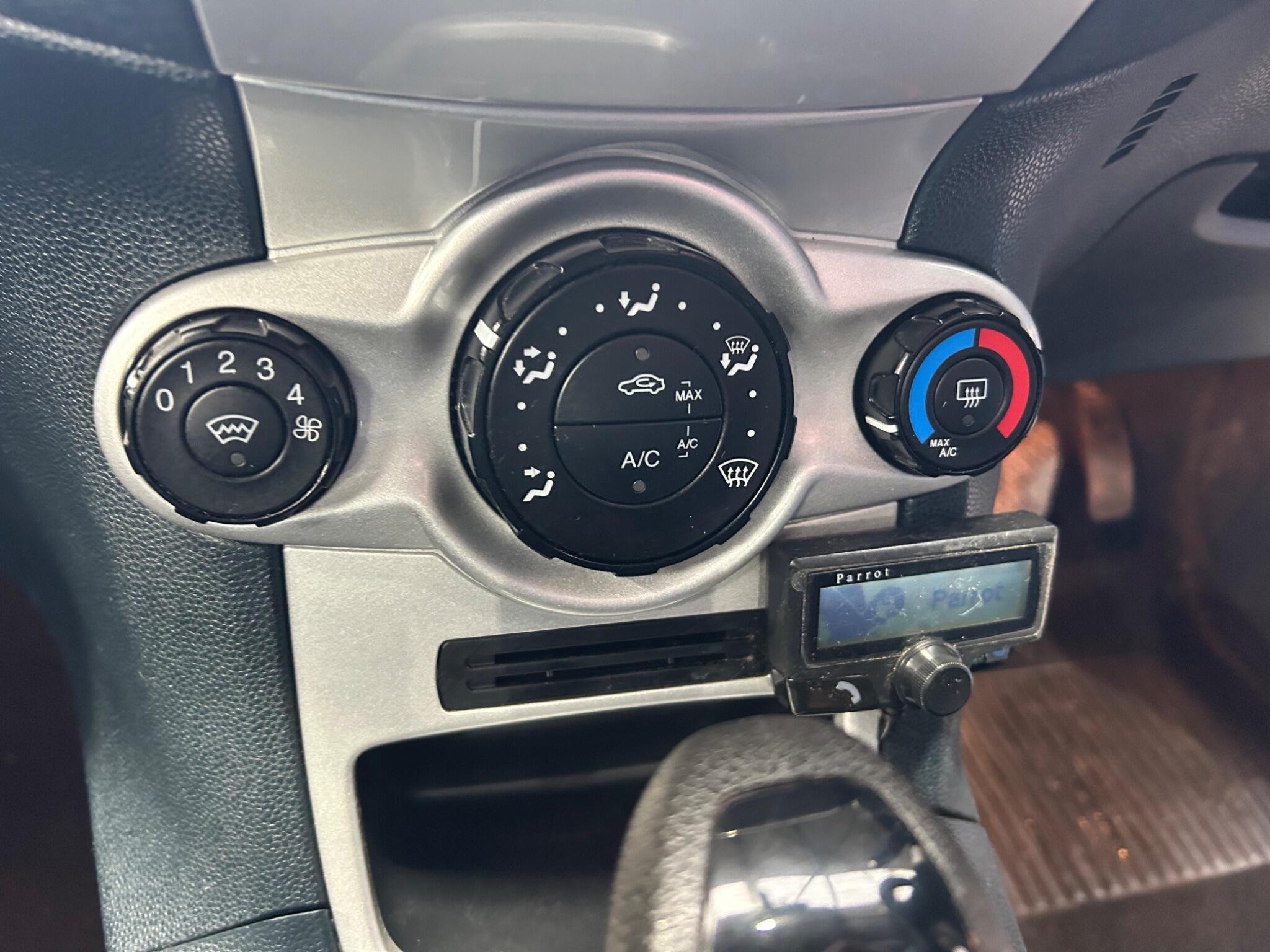 Ford Fiesta - Image 13