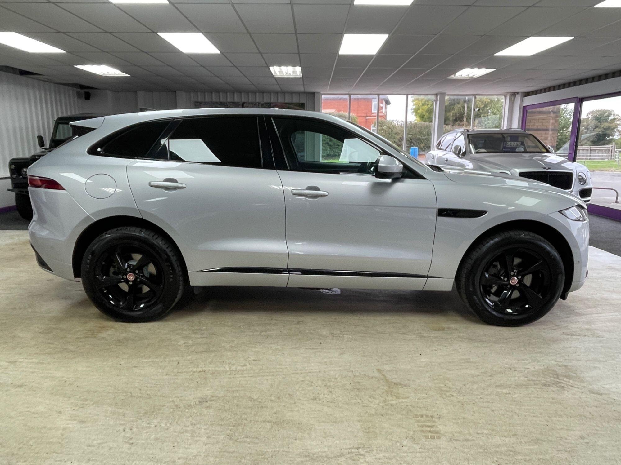 Jaguar F-Pace - Image 11