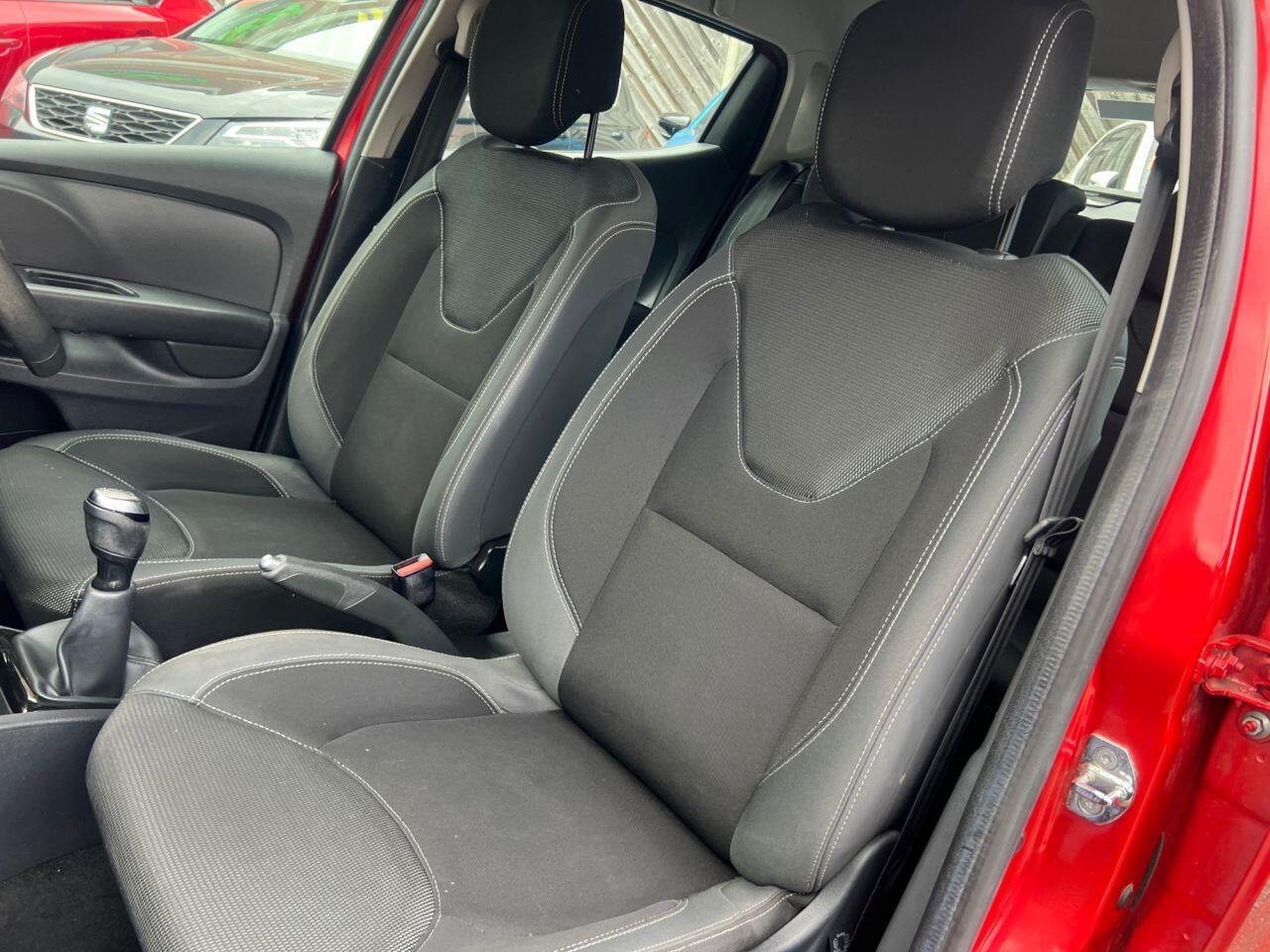 Renault Clio - Image 17