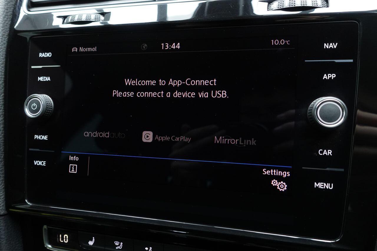 Volkswagen Golf - Image 19