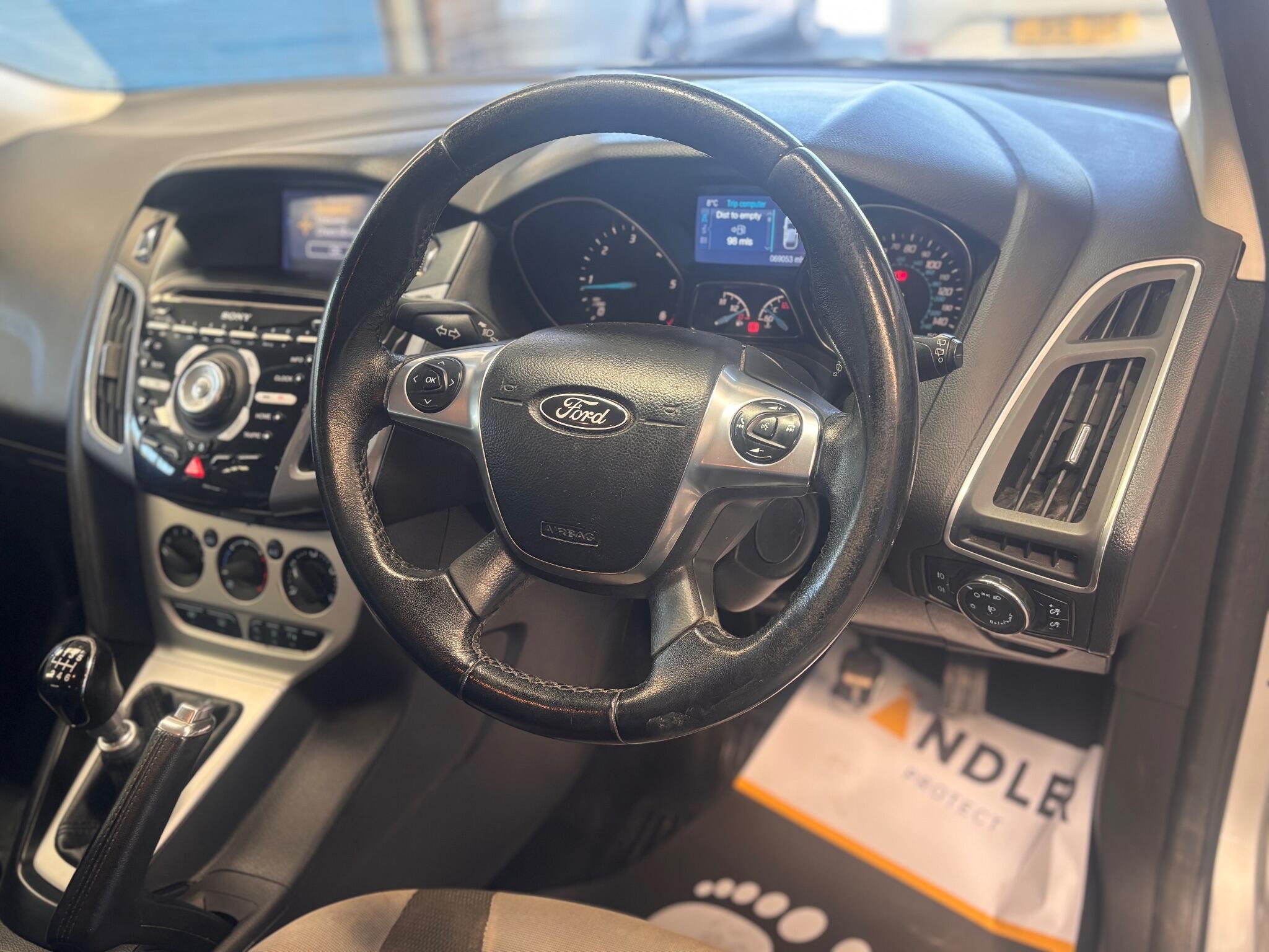 Ford Focus - Image 26