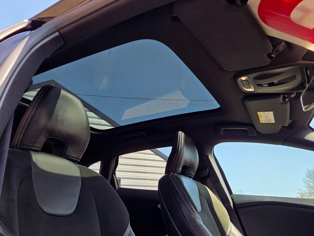 Volvo V40 - Image 11