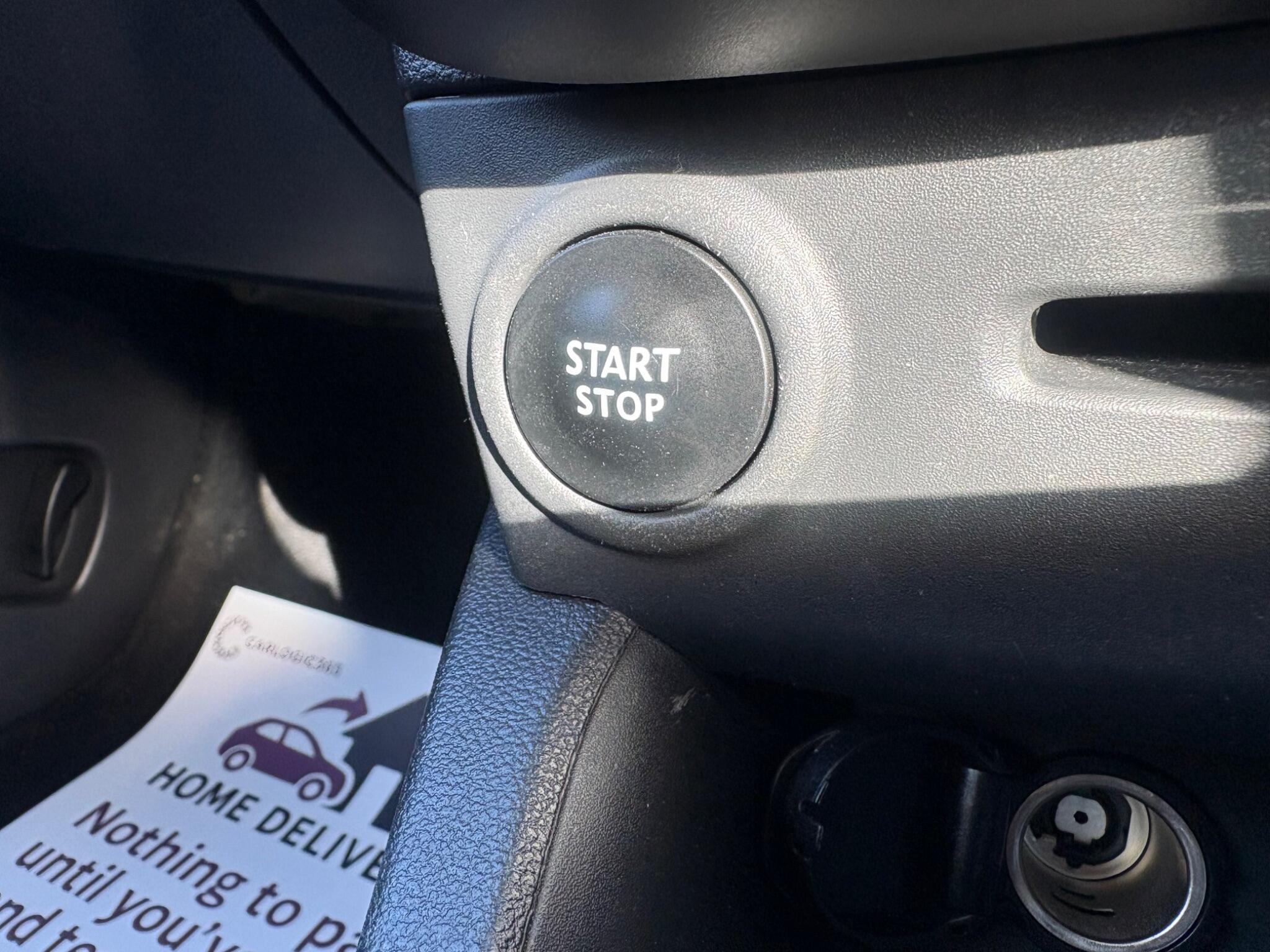 Renault Clio - Image 43