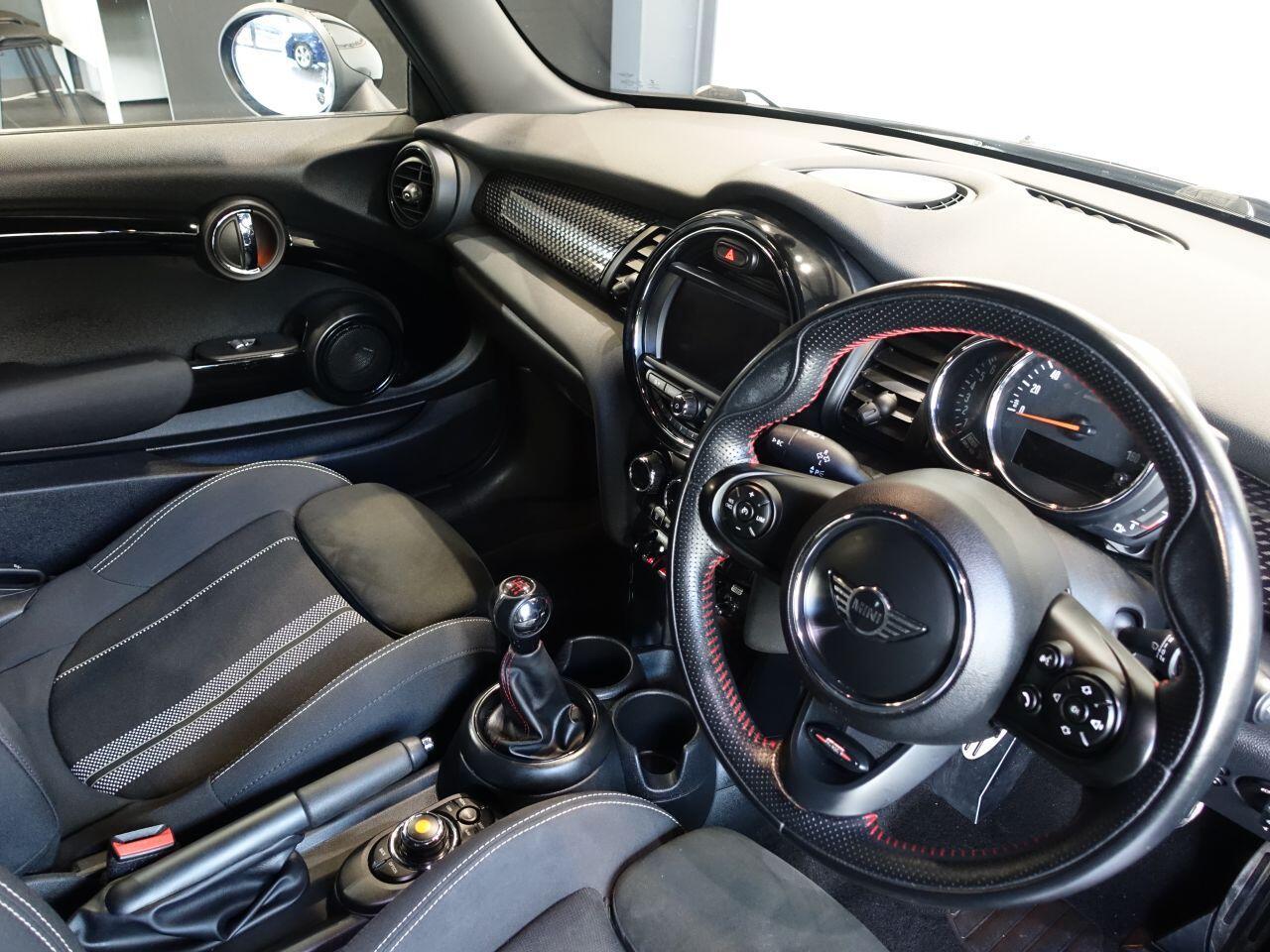 MINI Hatch - Image 2