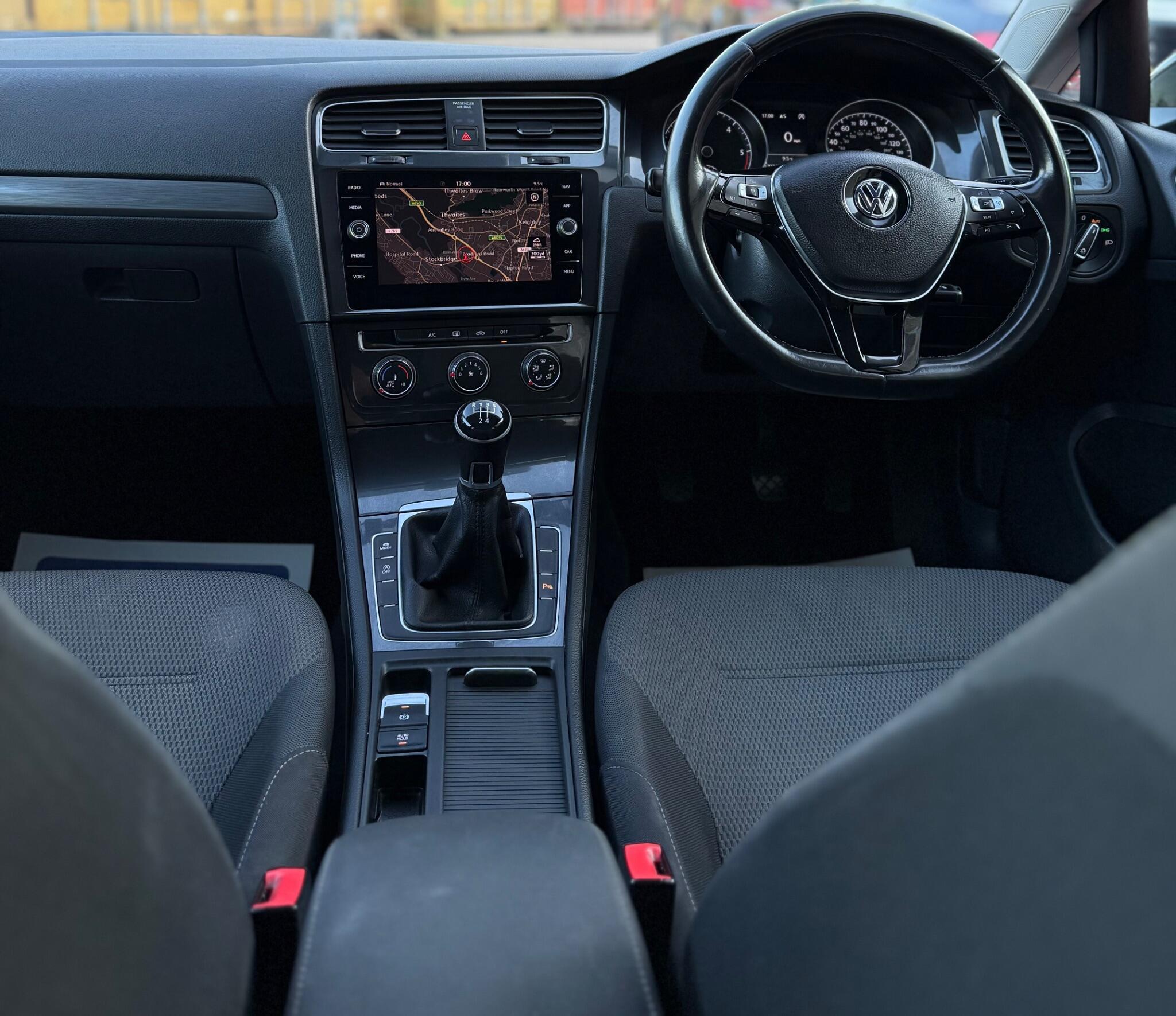 Volkswagen Golf - Image 28