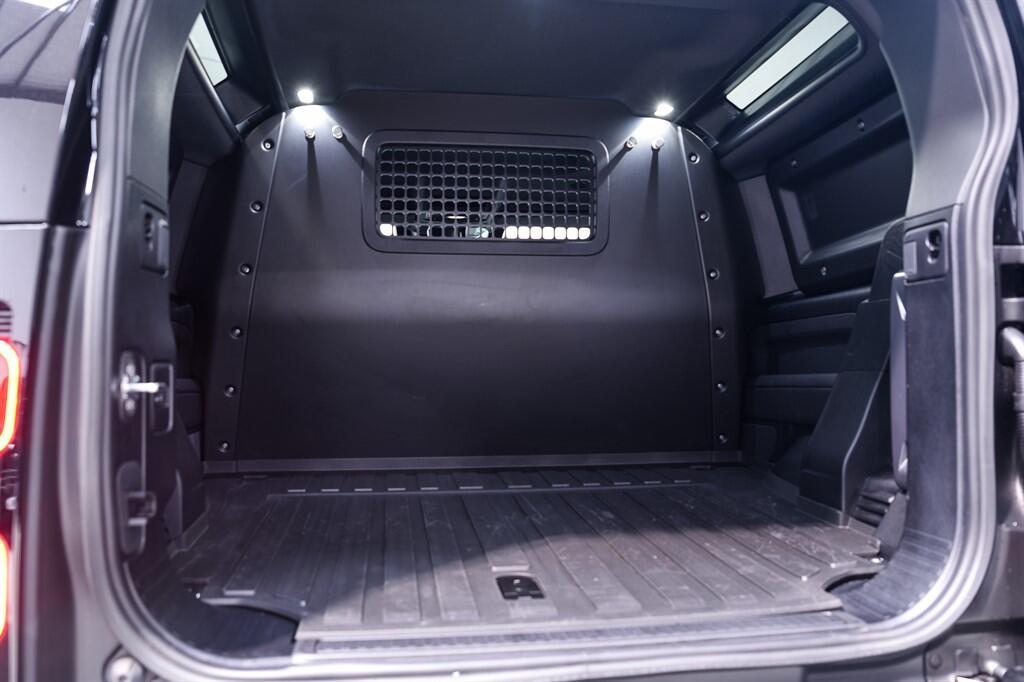 Land Rover Defender 90 - Image 32