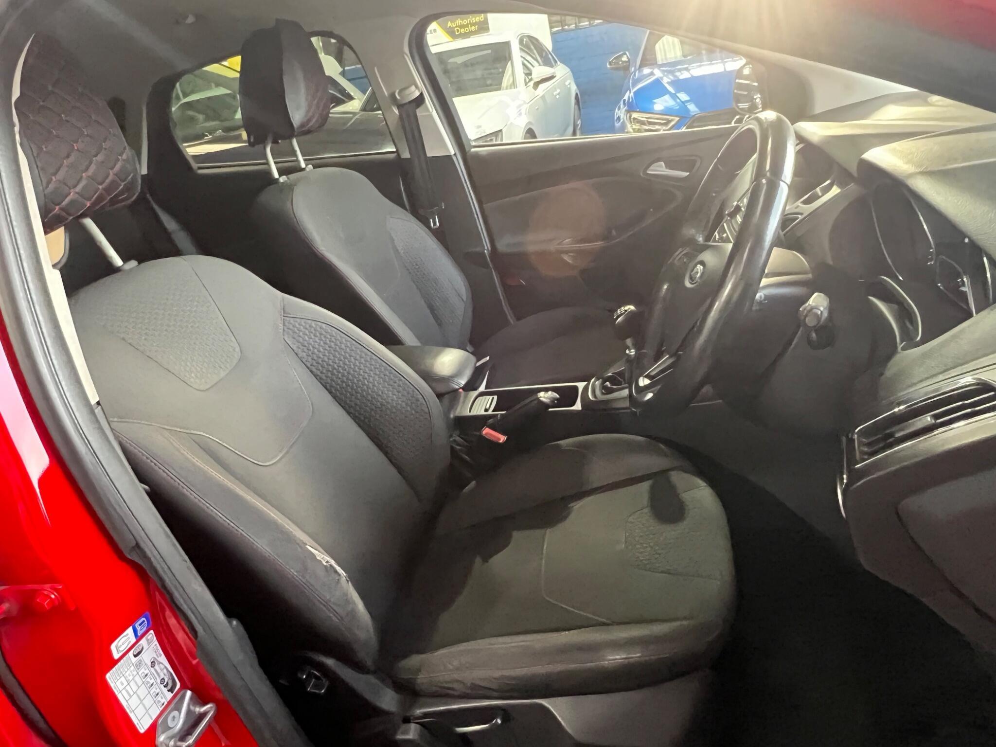 Ford Focus - Image 17