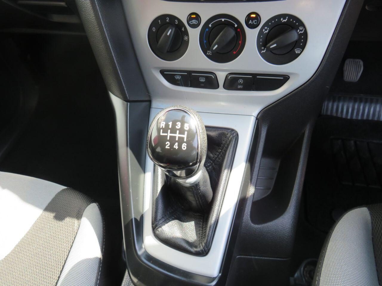 Ford Focus - Image 14