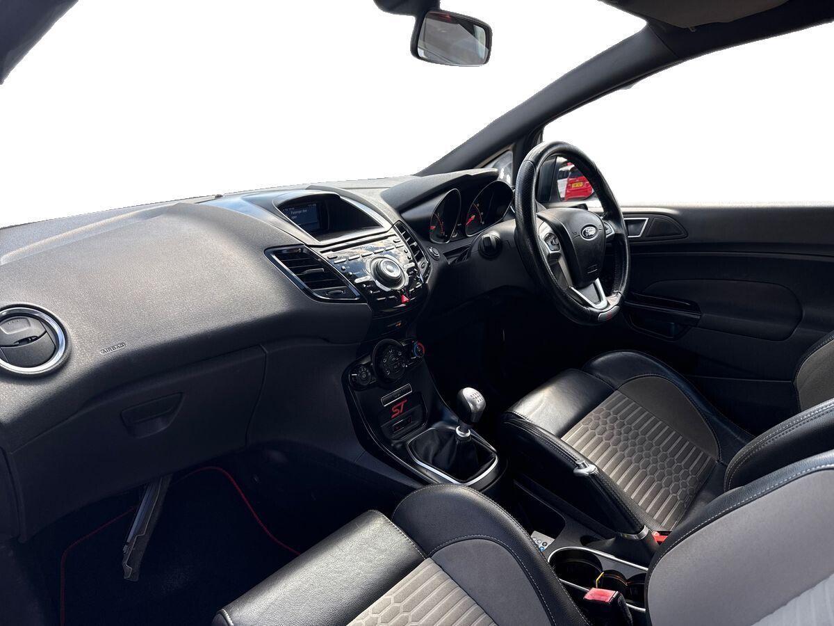 Ford Fiesta - Image 14
