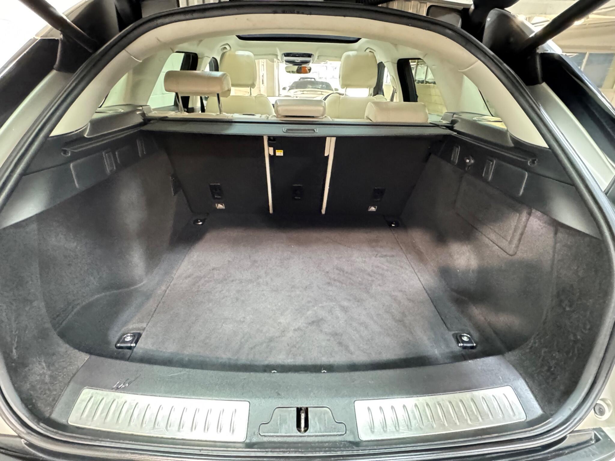 Land Rover Range Rover Velar - Image 13