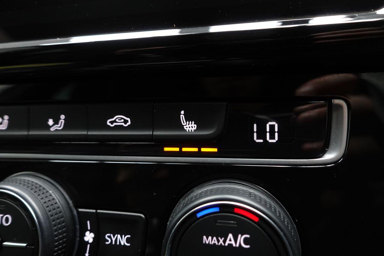 Volkswagen Golf - Image 30