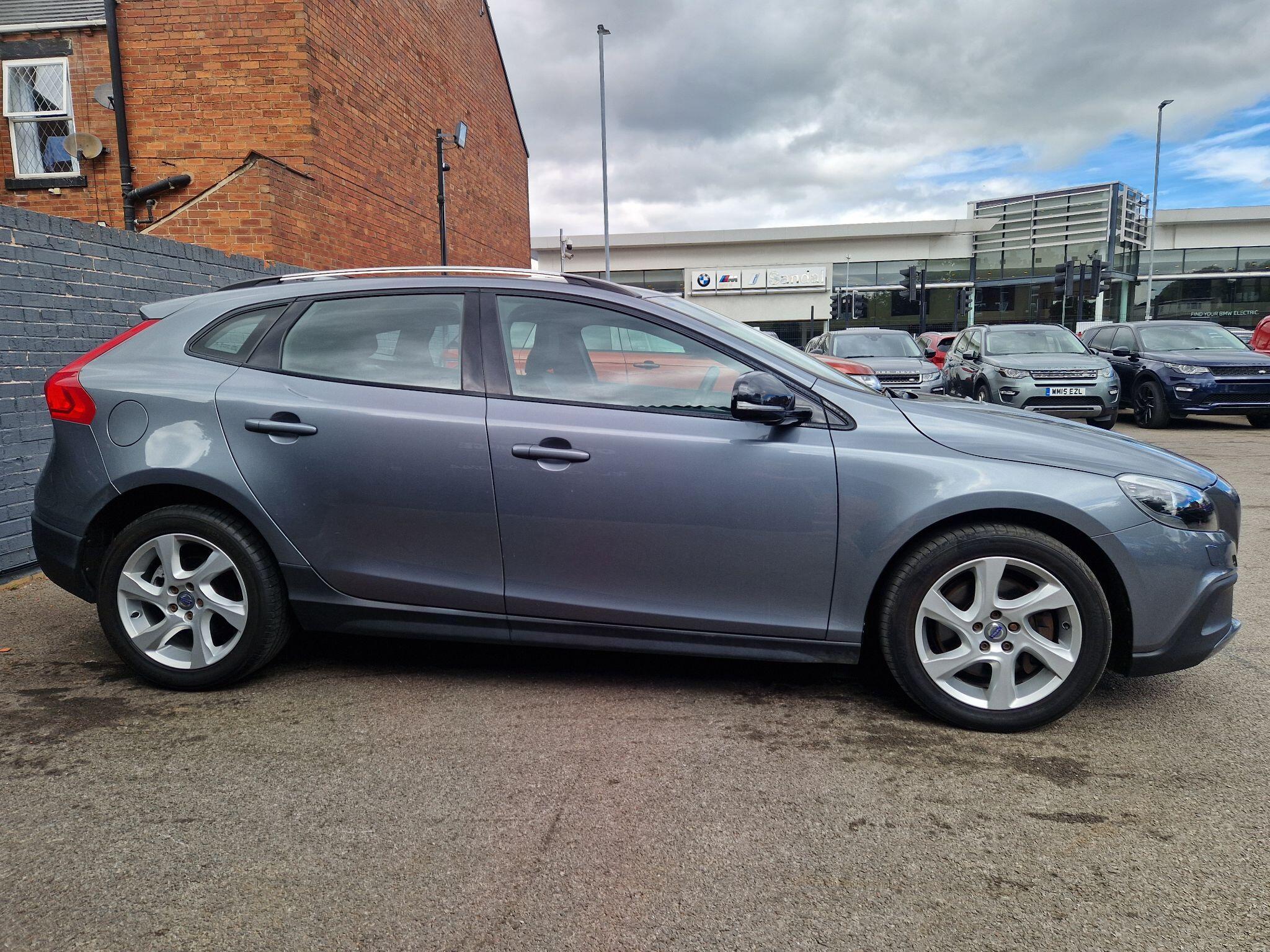 Volvo V40 CROSS COUNTRY - Image 7