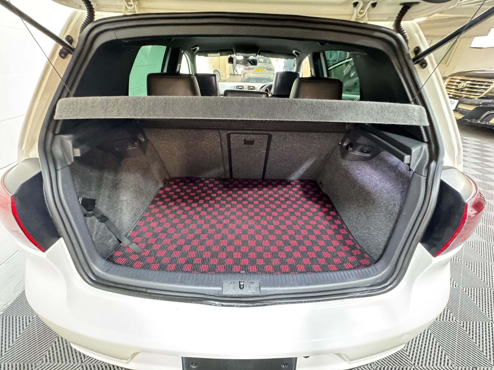 Volkswagen Golf - Image 12