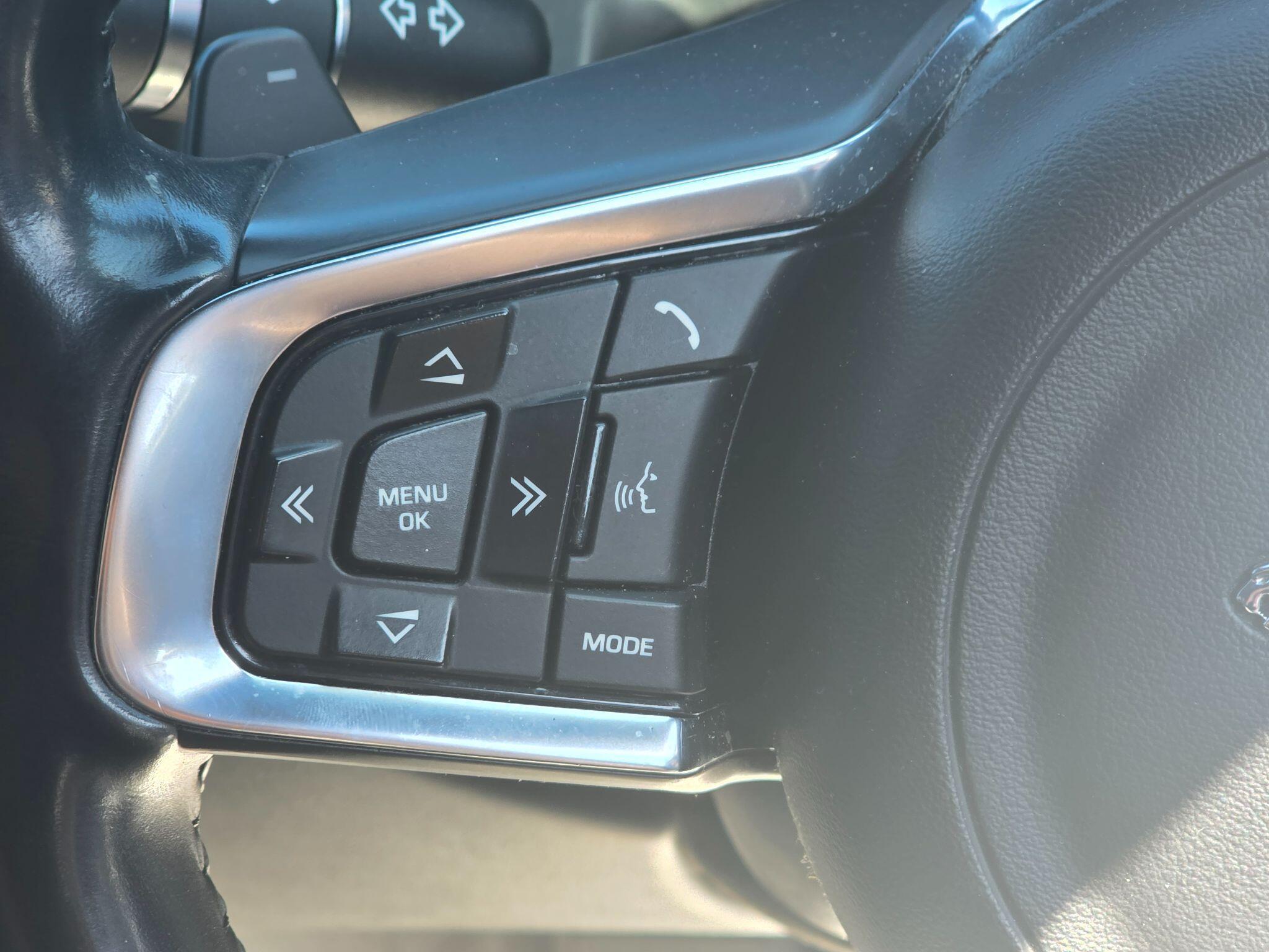 Jaguar XF - Image 47