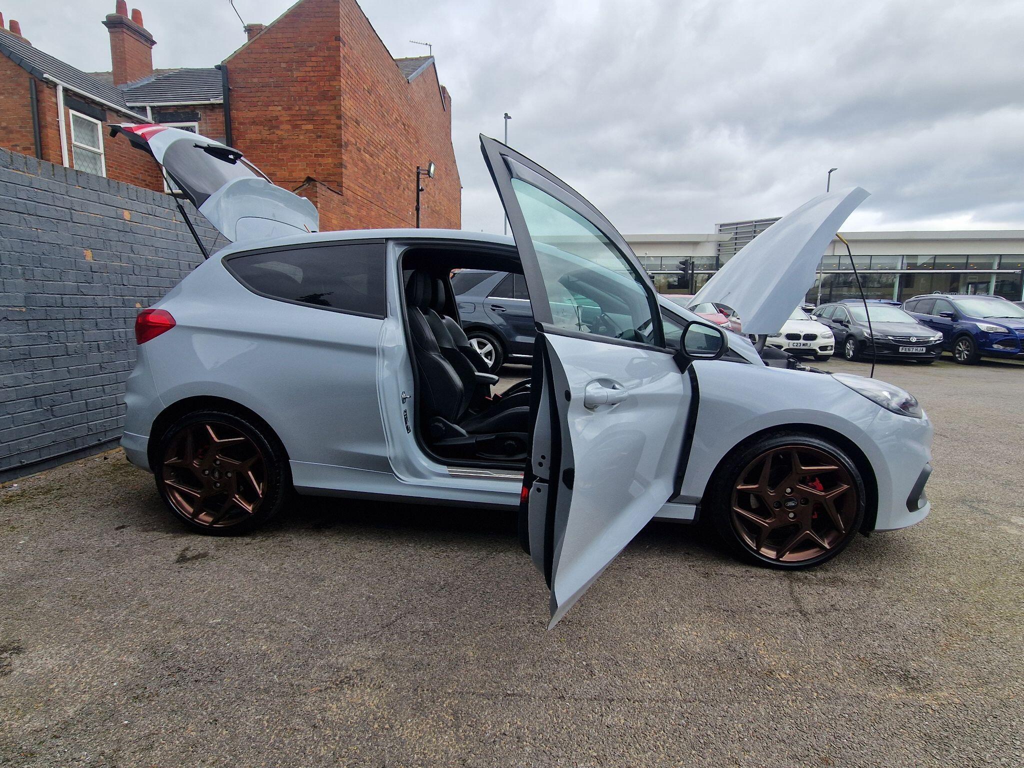 Ford Fiesta - Image 27