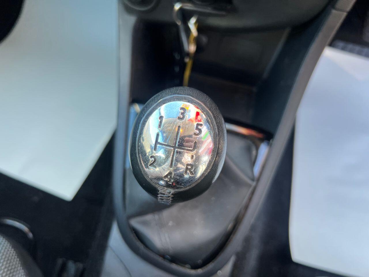 Renault Clio - Image 17