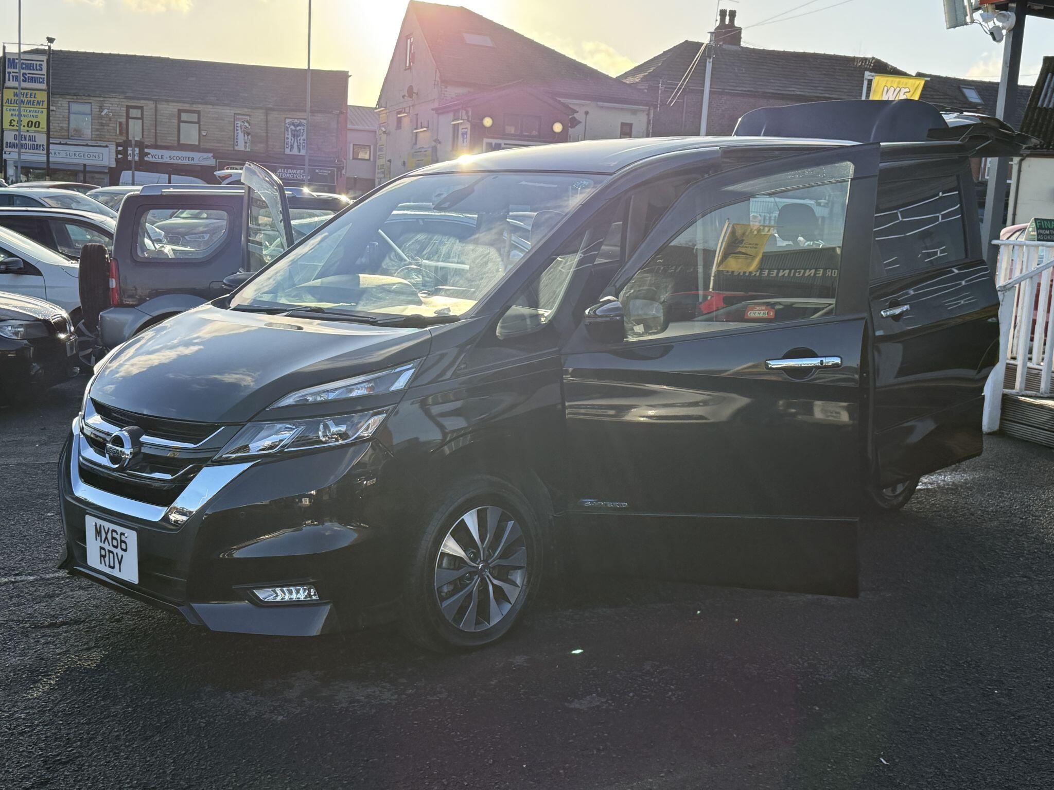 Nissan Serena - Image 23