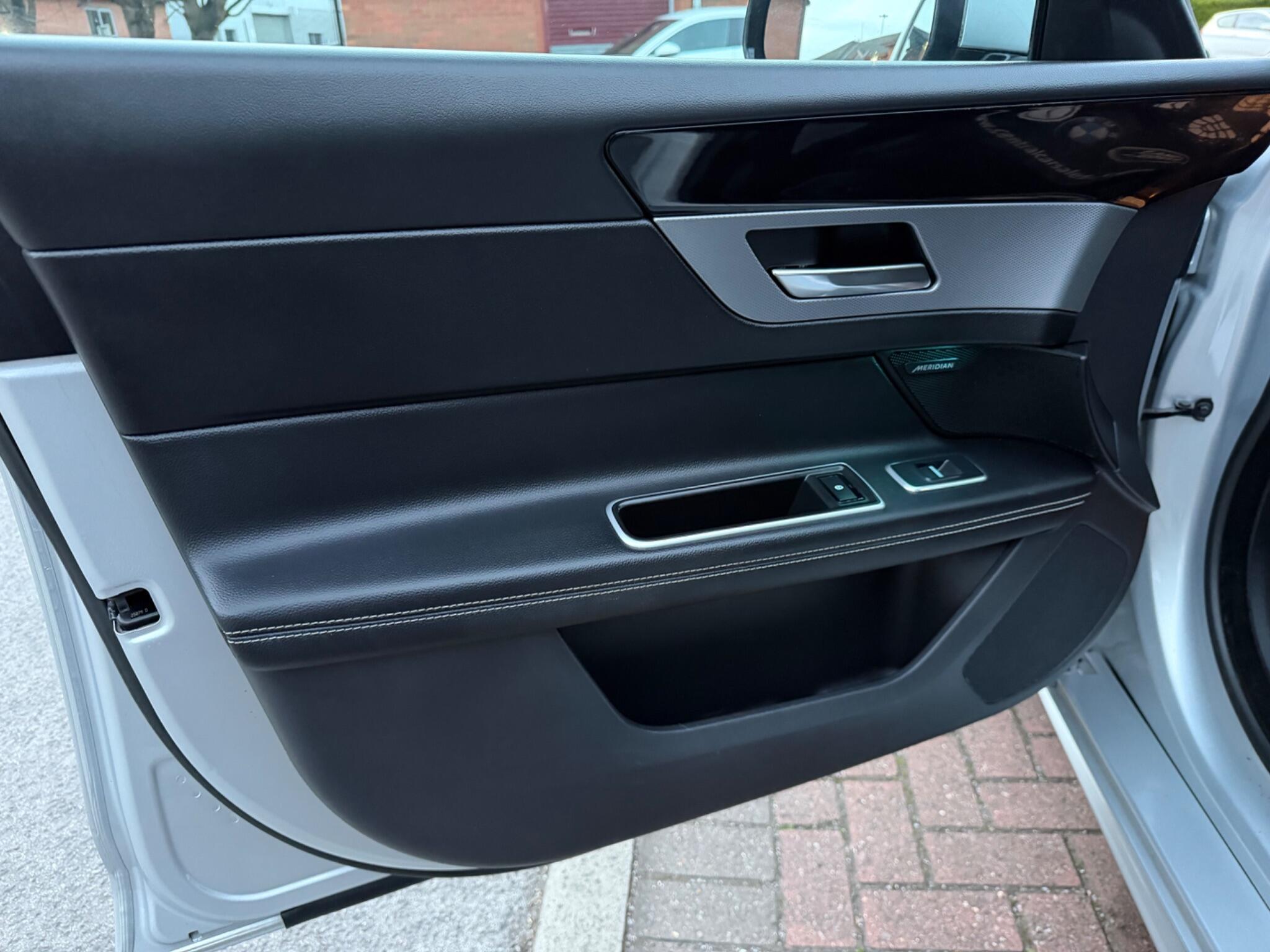 Jaguar XF - Image 58