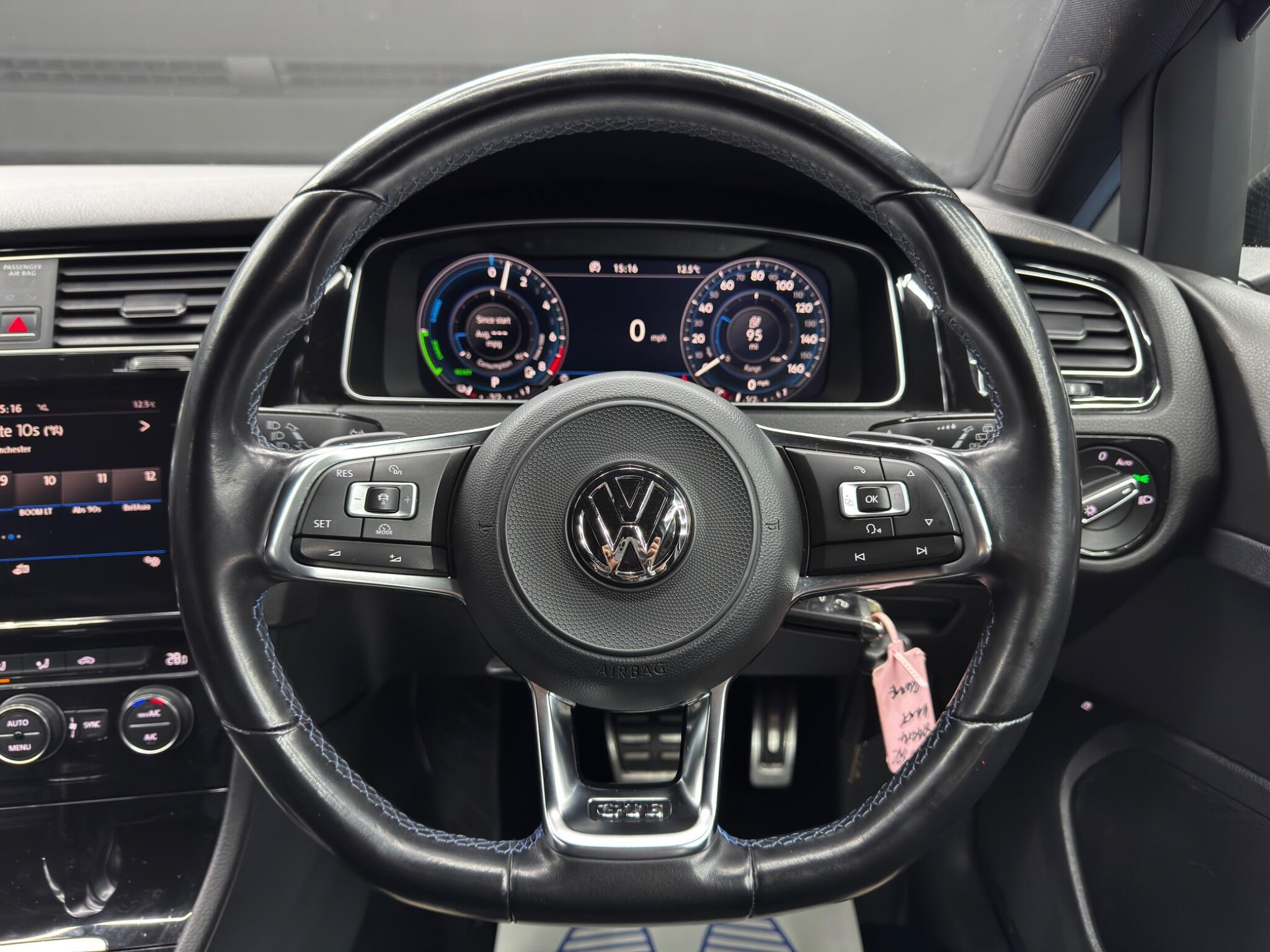 Volkswagen Golf - Image 19