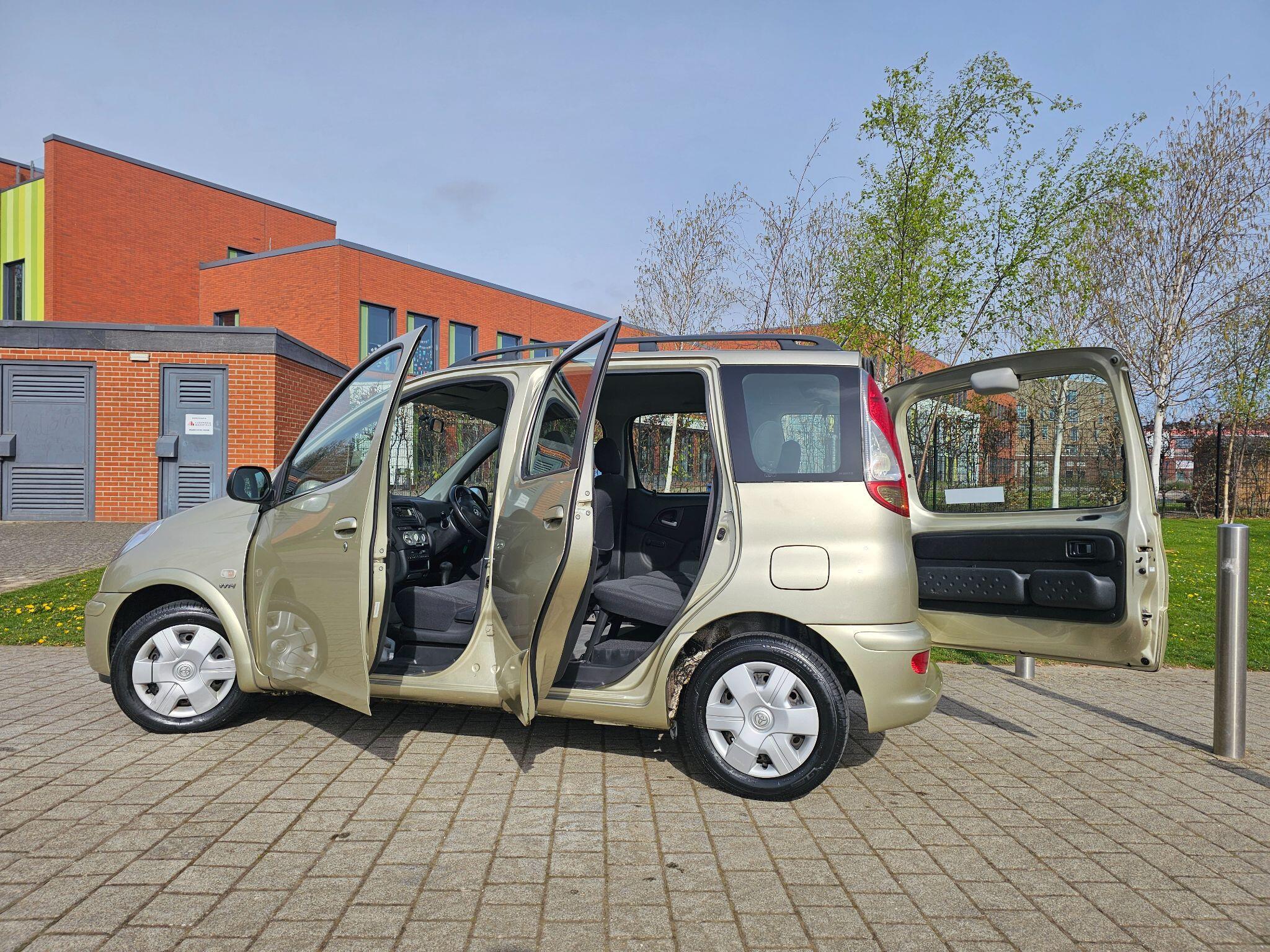 Toyota Yaris Verso - Image 19