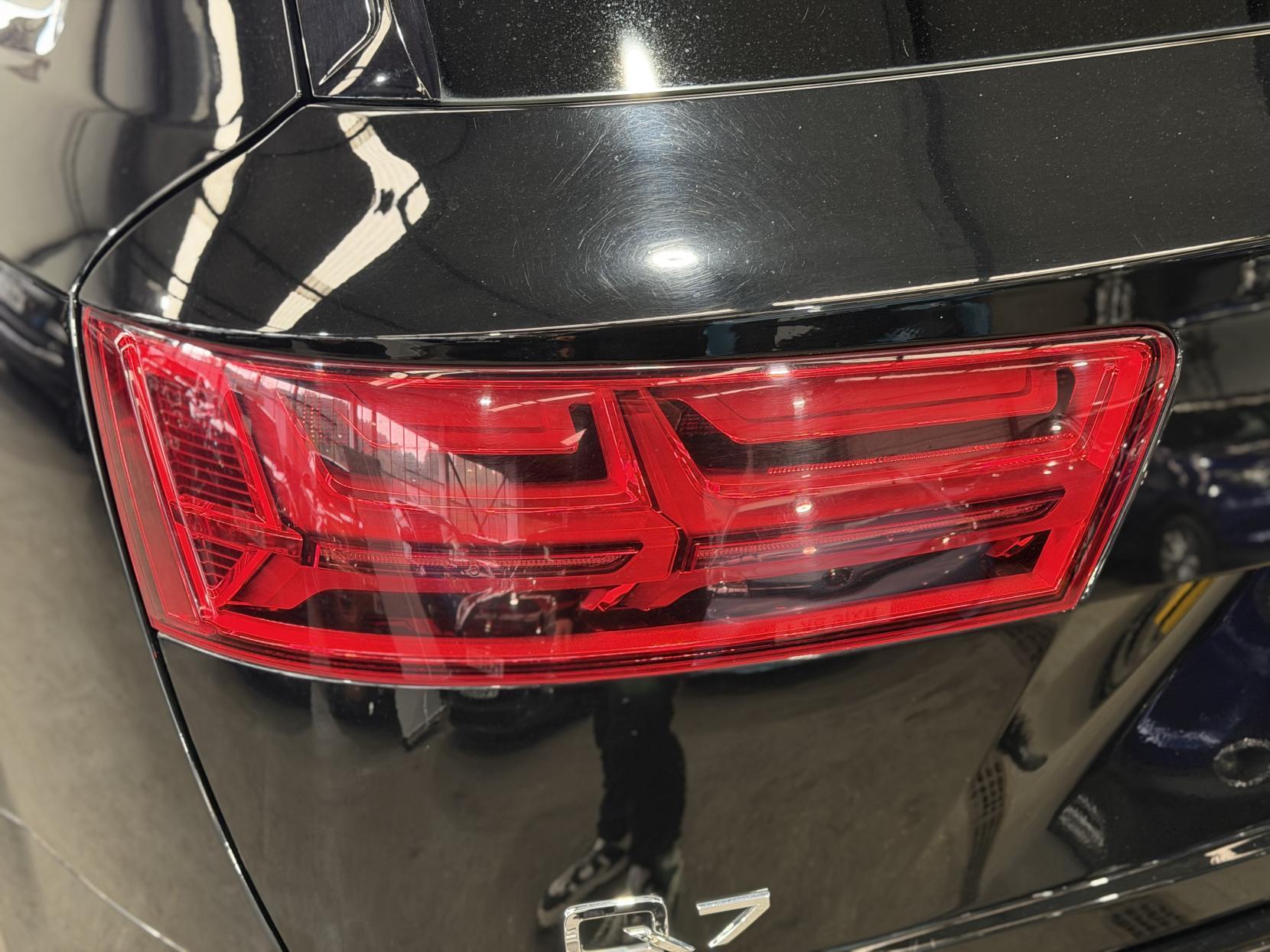 Audi Q7 - Image 11