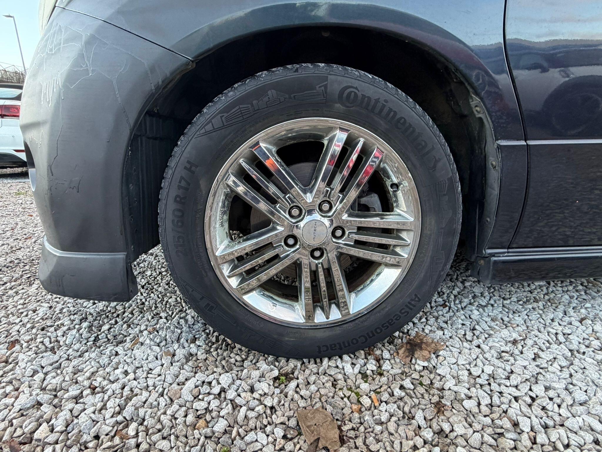 Nissan Elgrand - Image 16